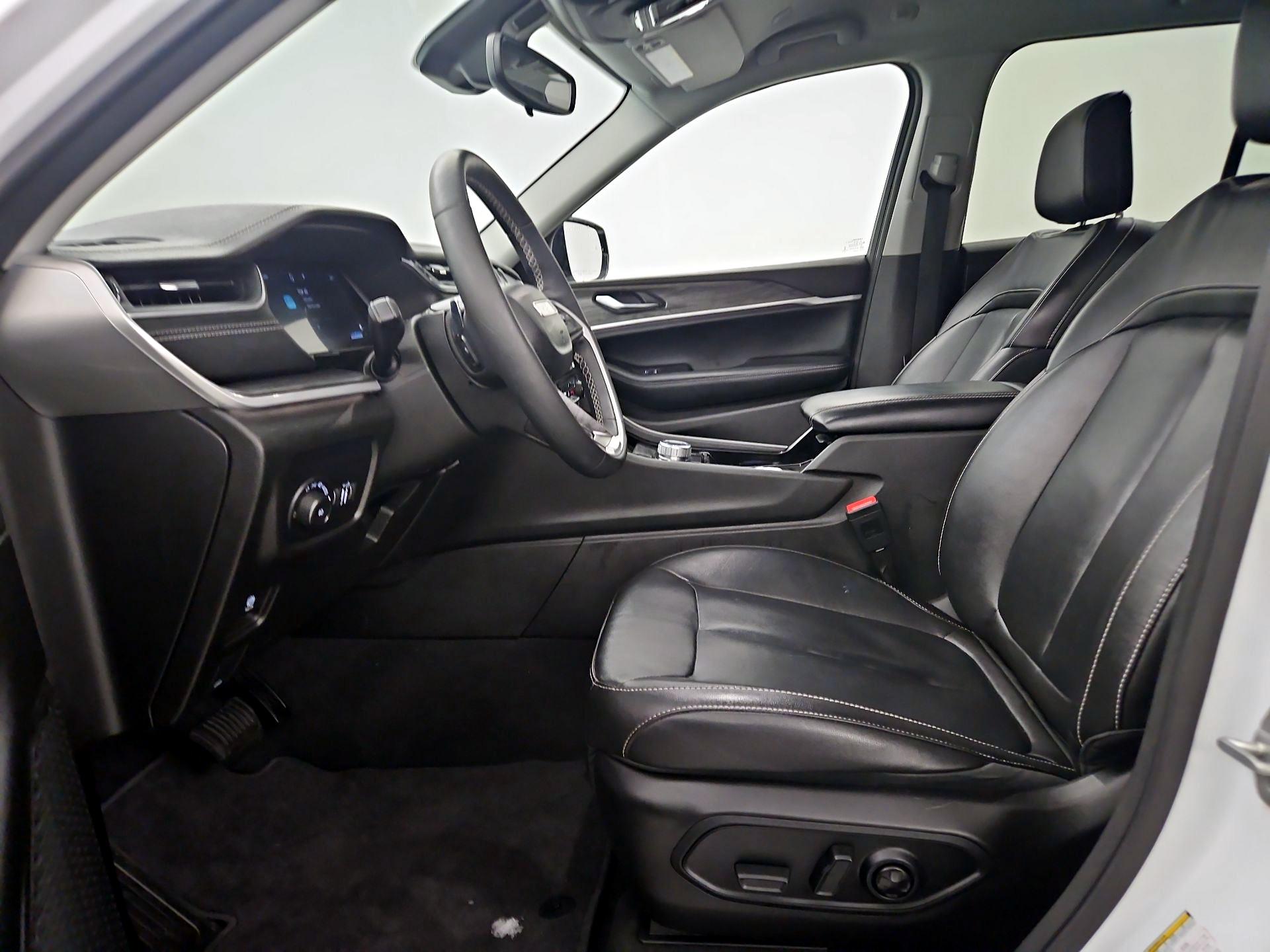 Thumbnail: 2023 Jeep Grand Cherokee - 11