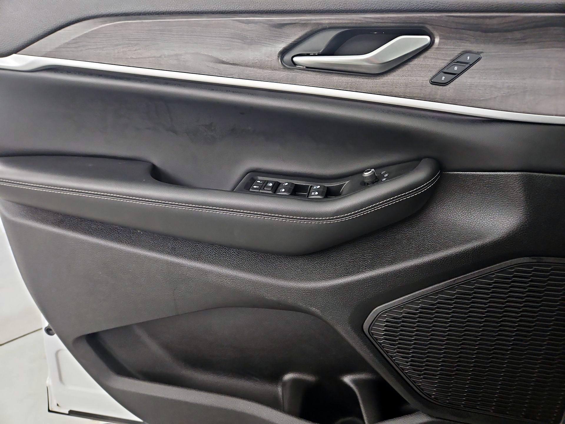 Thumbnail: 2023 Jeep Grand Cherokee - 12