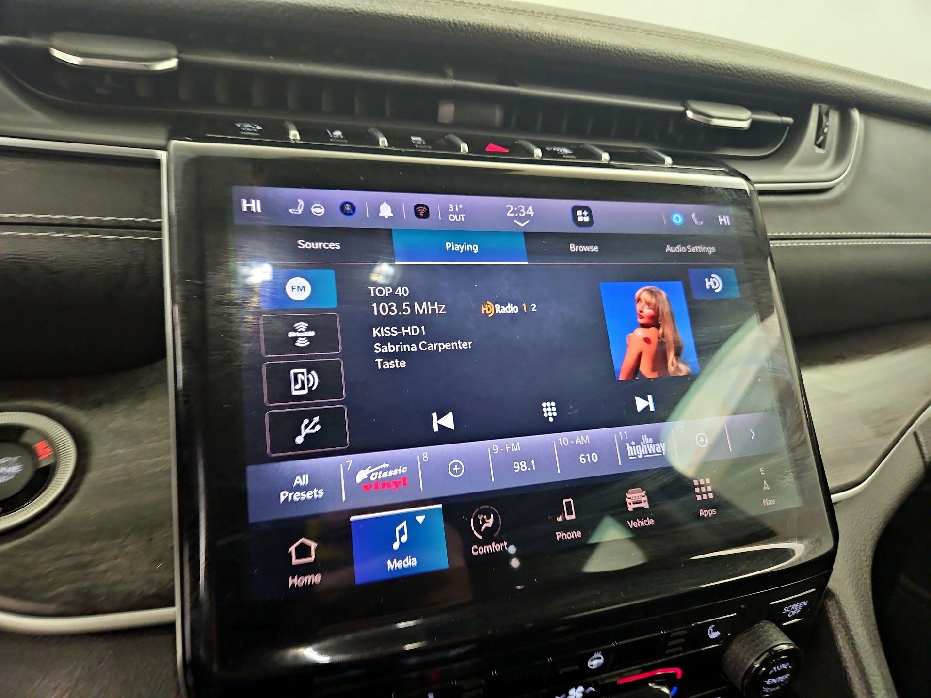 Thumbnail: 2023 Jeep Grand Cherokee - 16