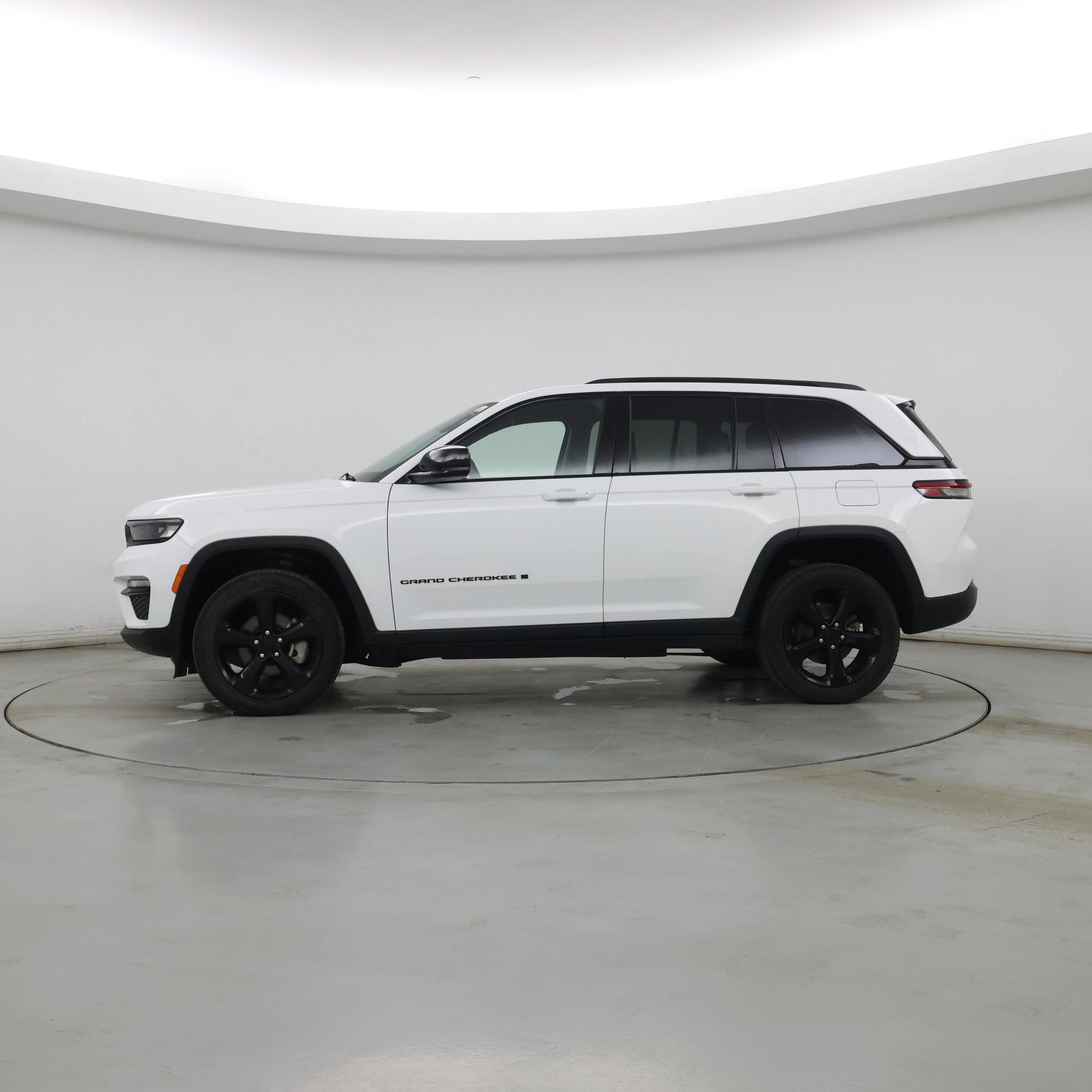 Thumbnail: 2023 Jeep Grand Cherokee - 3