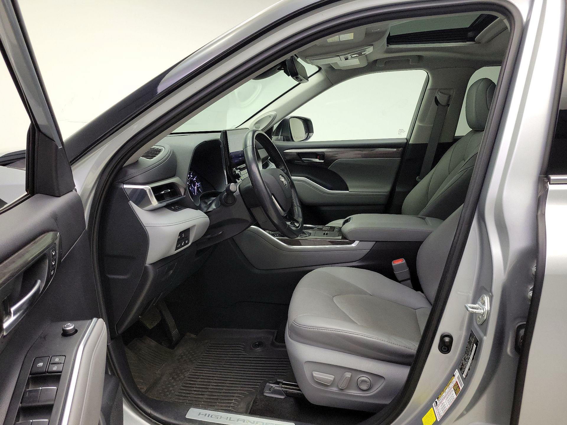 Thumbnail: 2021 Toyota Highlander - 11