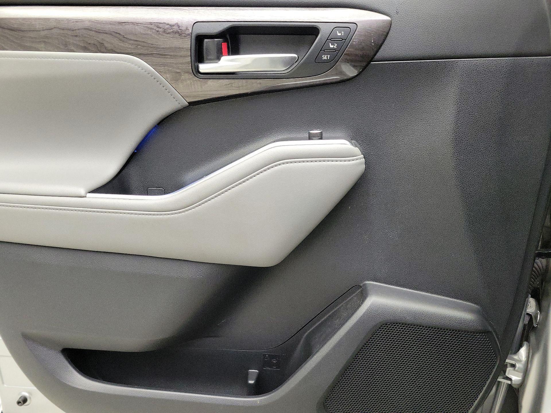 Thumbnail: 2021 Toyota Highlander - 14