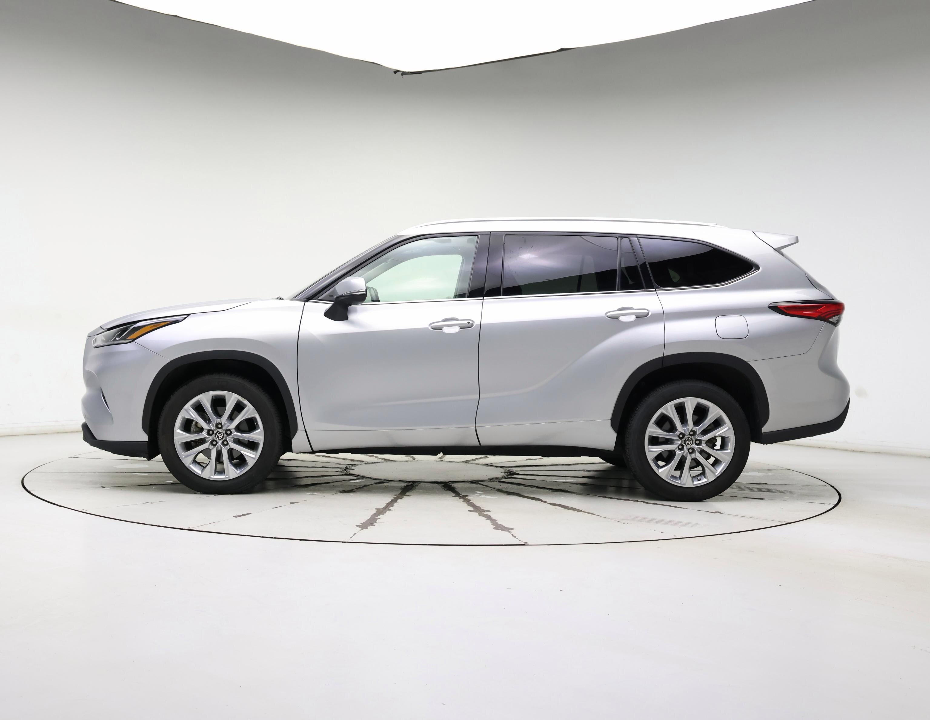 Thumbnail: 2021 Toyota Highlander - 3