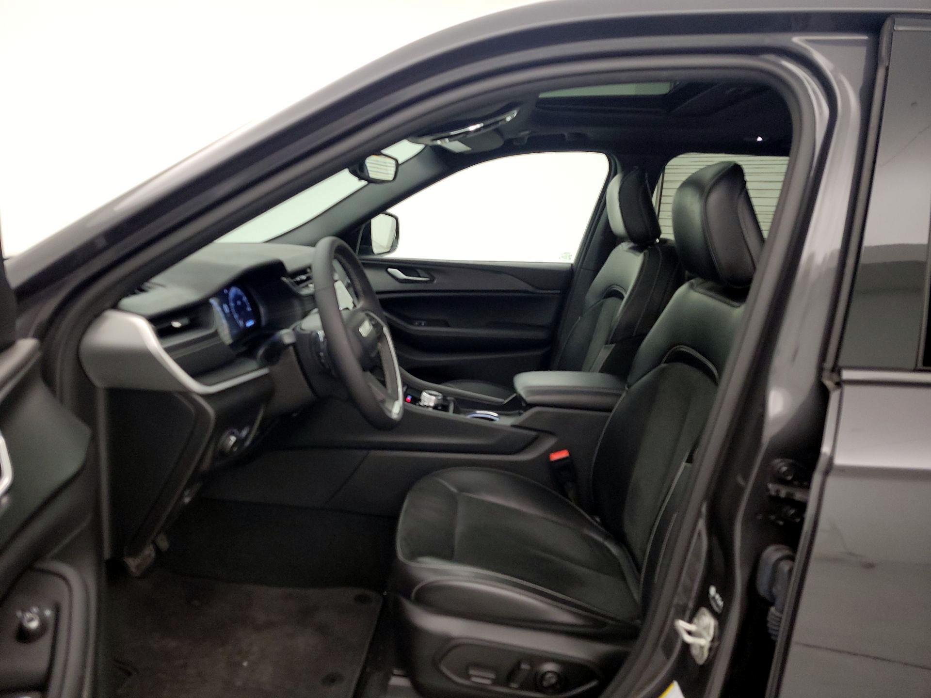 Thumbnail: 2024 Jeep Grand Cherokee - 11