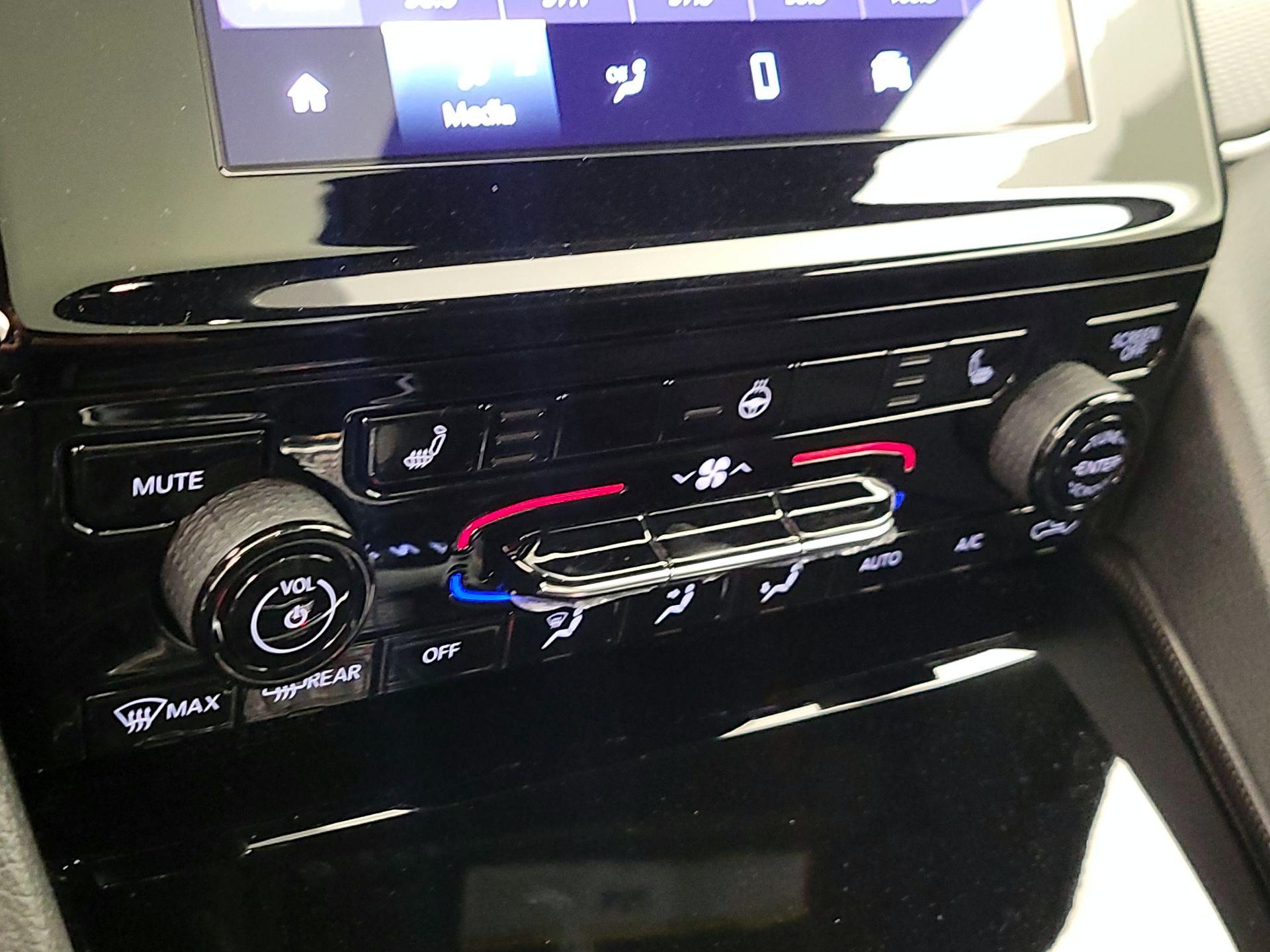 Thumbnail: 2024 Jeep Grand Cherokee - 16