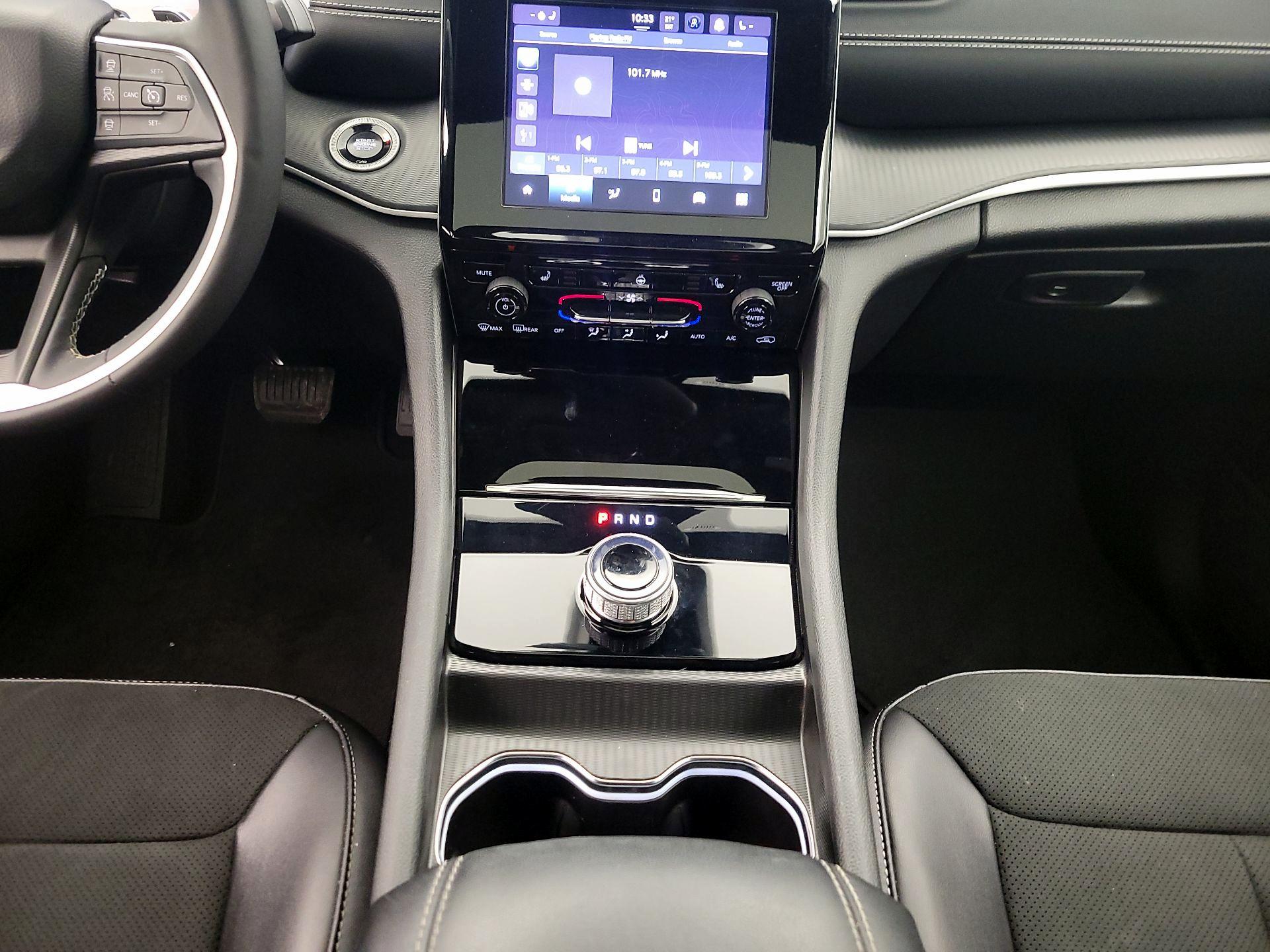 Thumbnail: 2024 Jeep Grand Cherokee - 17