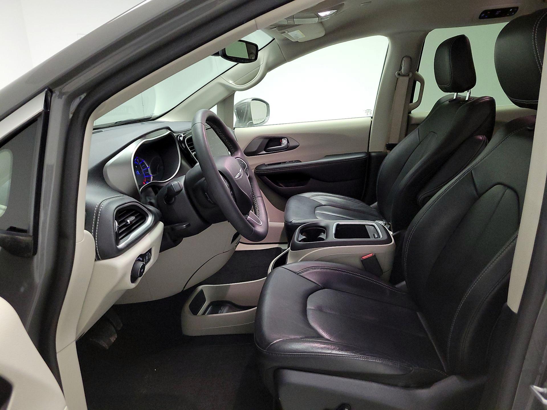 Thumbnail: 2022 Chrysler Pacifica - 11