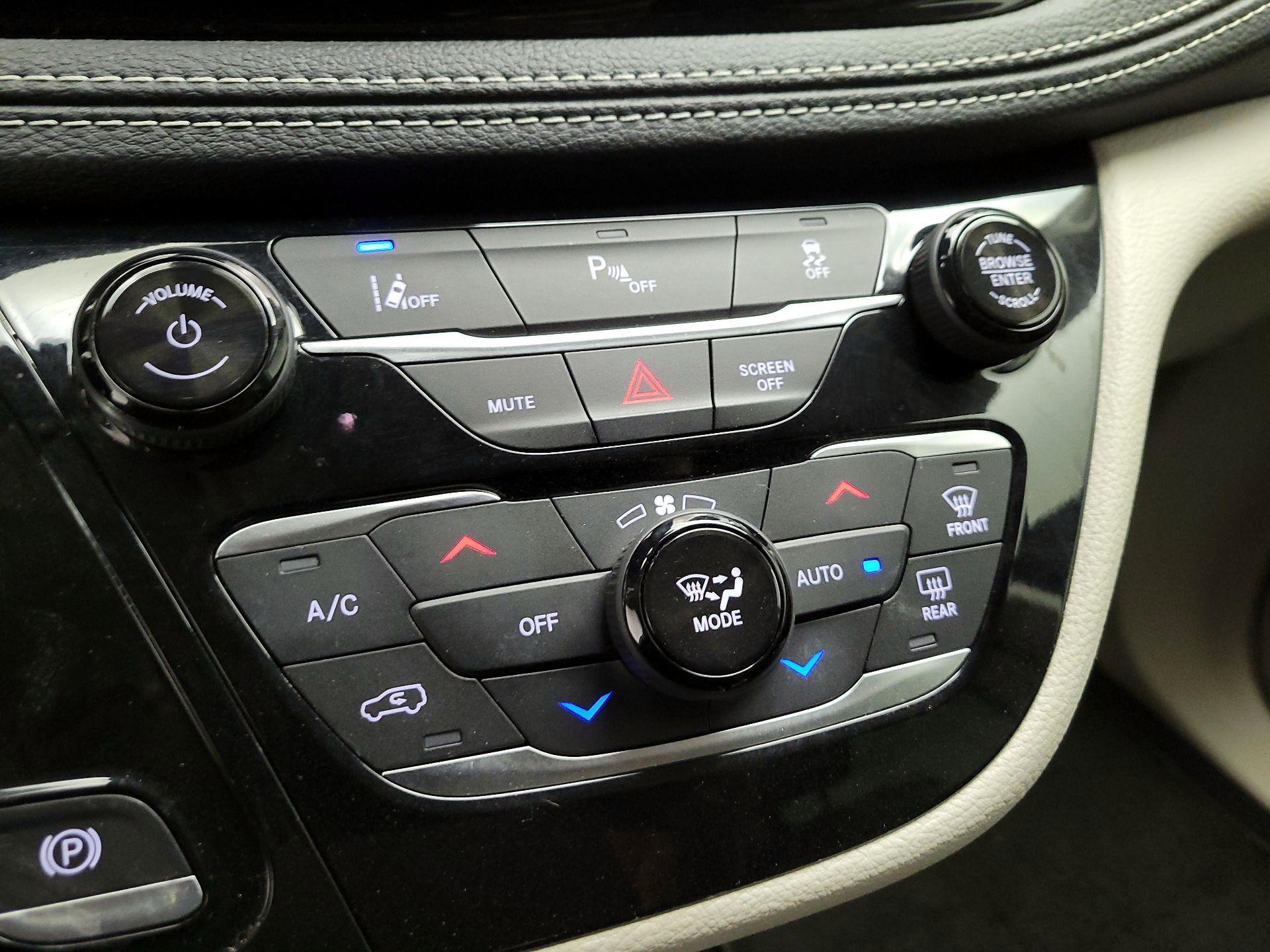 Thumbnail: 2022 Chrysler Pacifica - 15