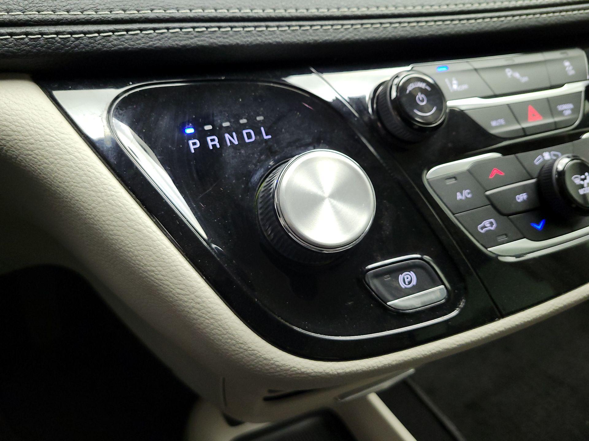 Thumbnail: 2022 Chrysler Pacifica - 16