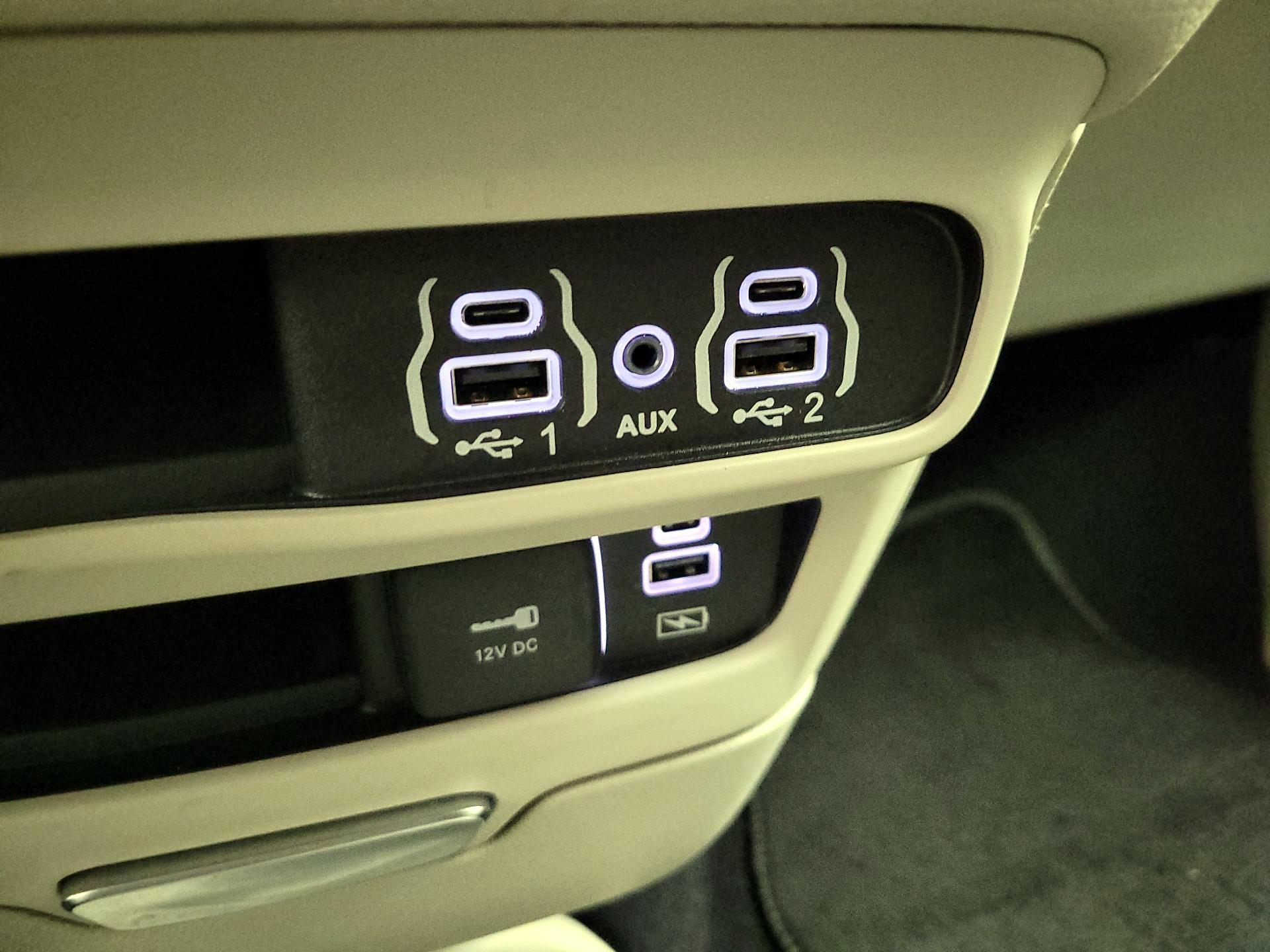 Thumbnail: 2022 Chrysler Pacifica - 17