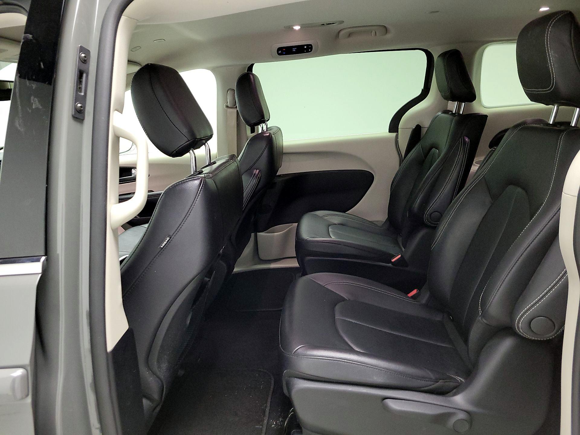 Thumbnail: 2022 Chrysler Pacifica - 18