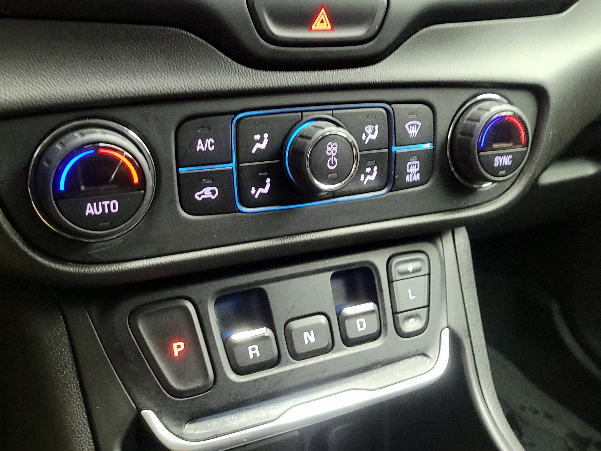 Thumbnail: 2020 GMC Terrain - 16