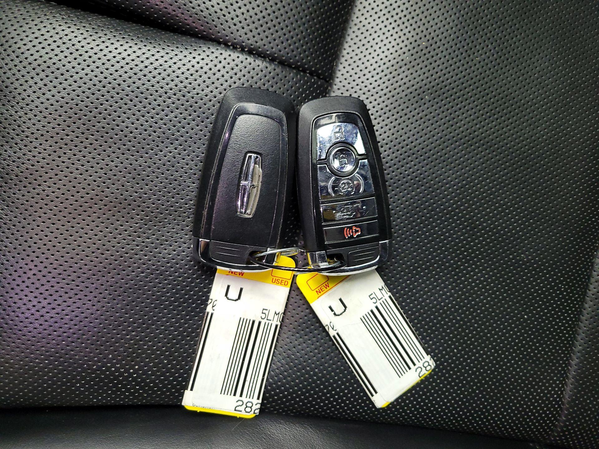 Thumbnail: 2022 Lincoln Corsair - 18