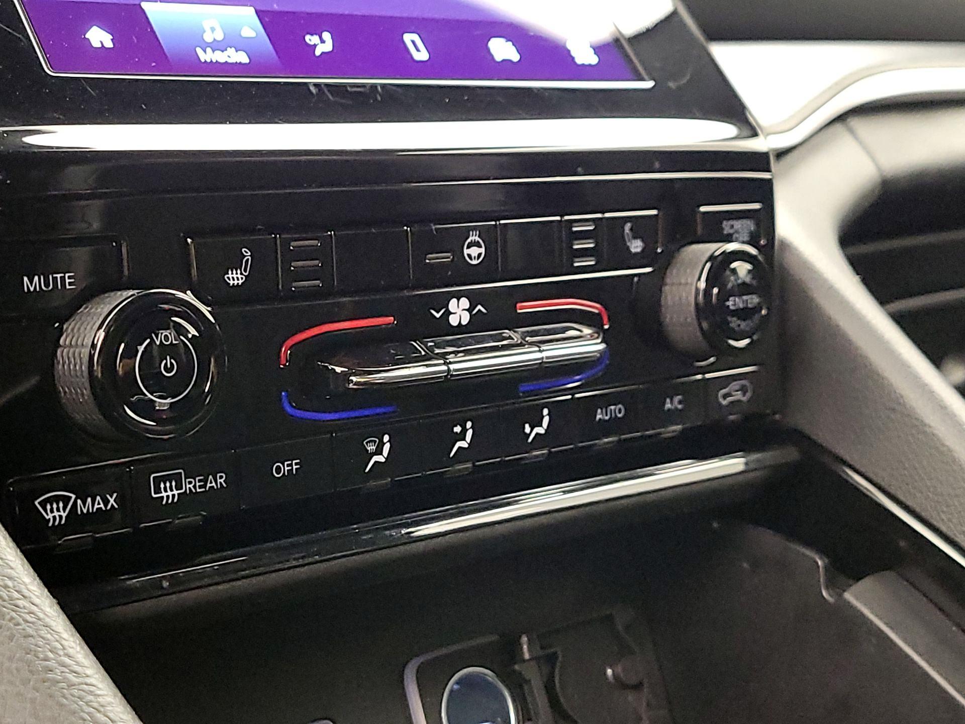 Thumbnail: 2023 Jeep Grand Cherokee - 16