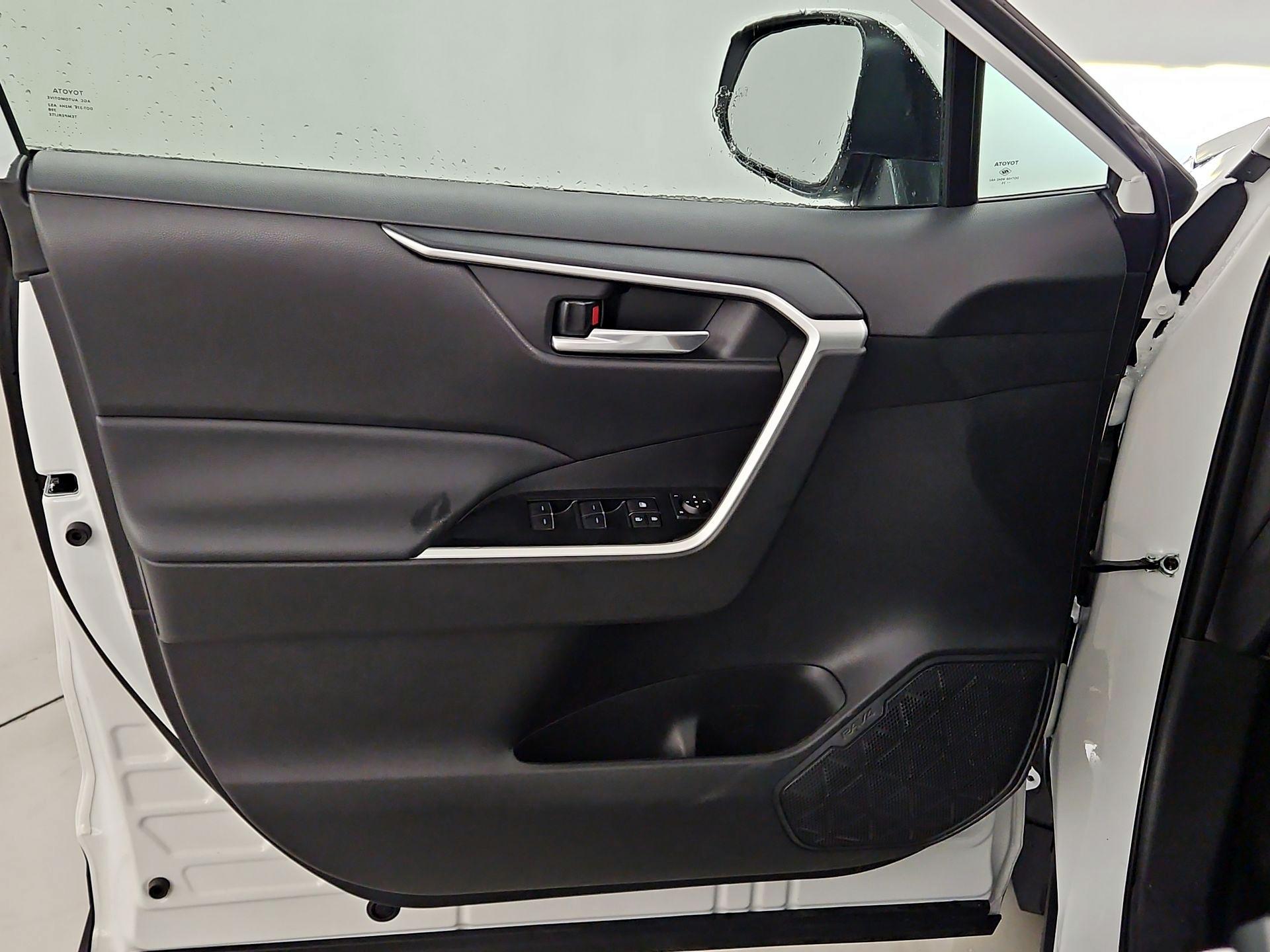 Thumbnail: 2025 Toyota RAV4 - 12