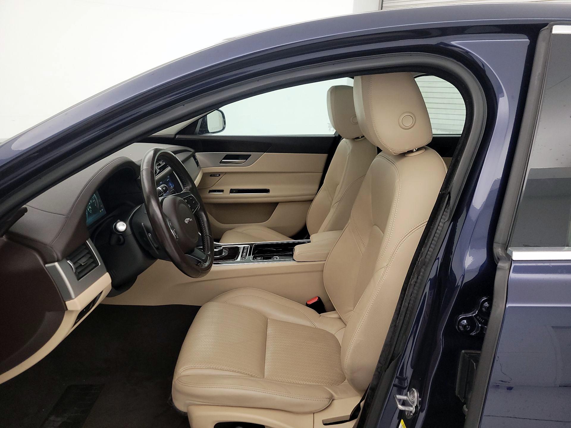 Thumbnail: 2017 Jaguar XF - 11