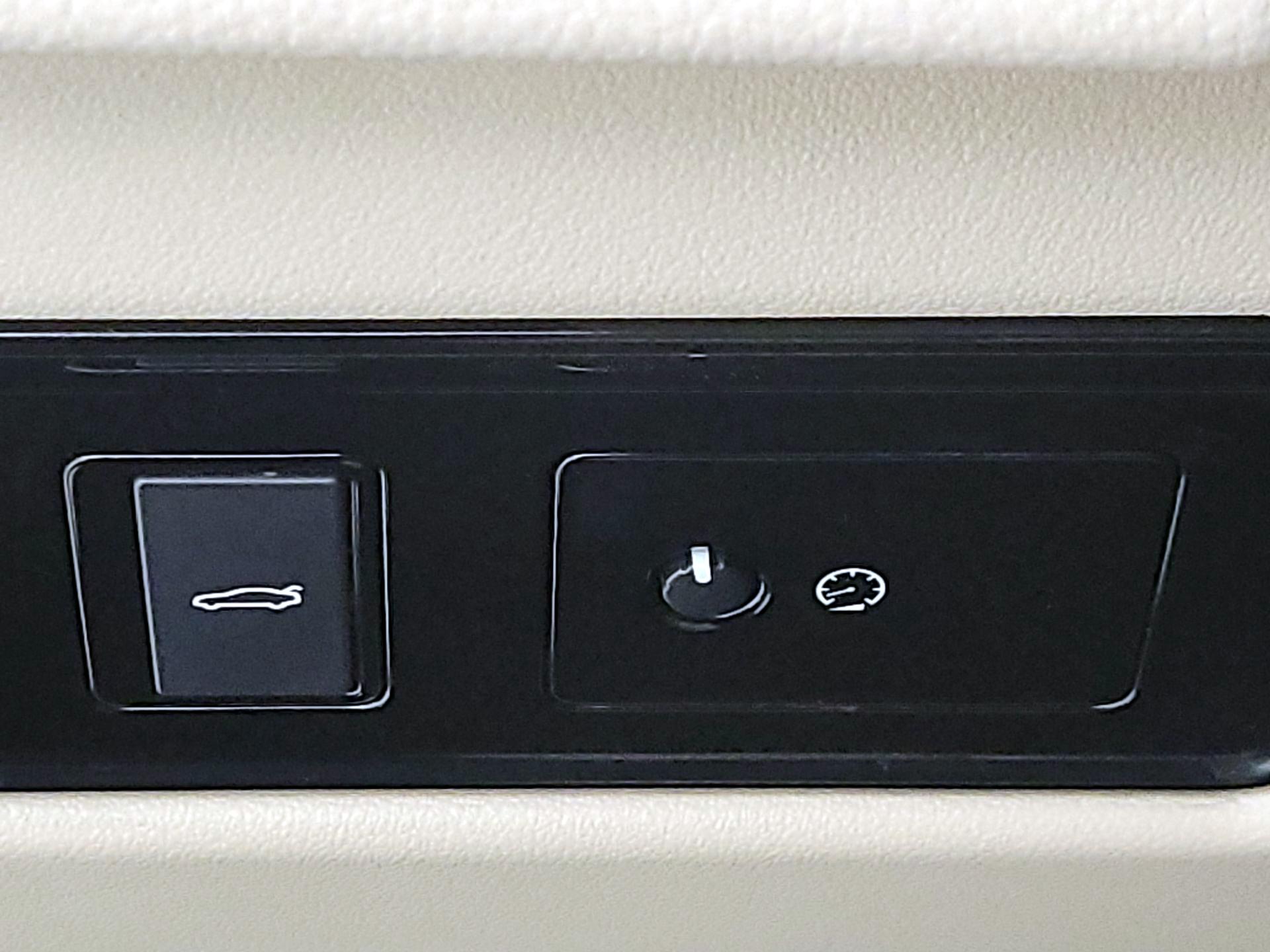 Thumbnail: 2017 Jaguar XF - 13