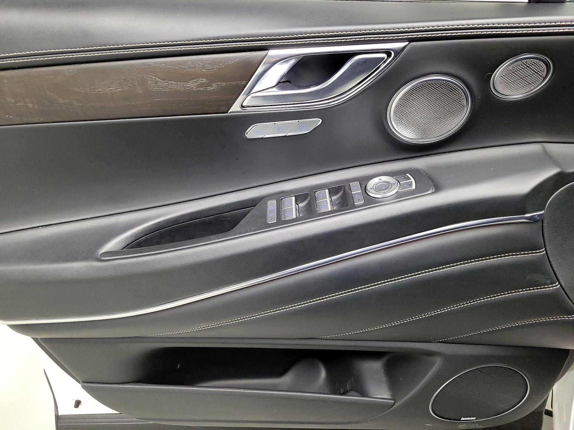 Thumbnail: 2021 Genesis GV80 - 12