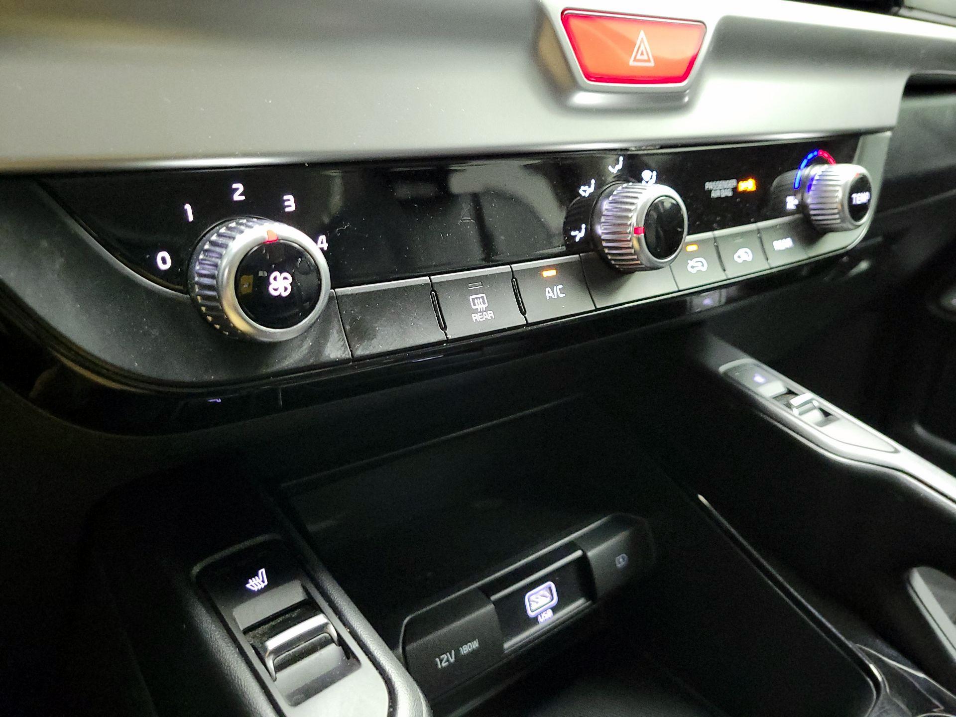 Thumbnail: 2020 Kia Telluride - 16