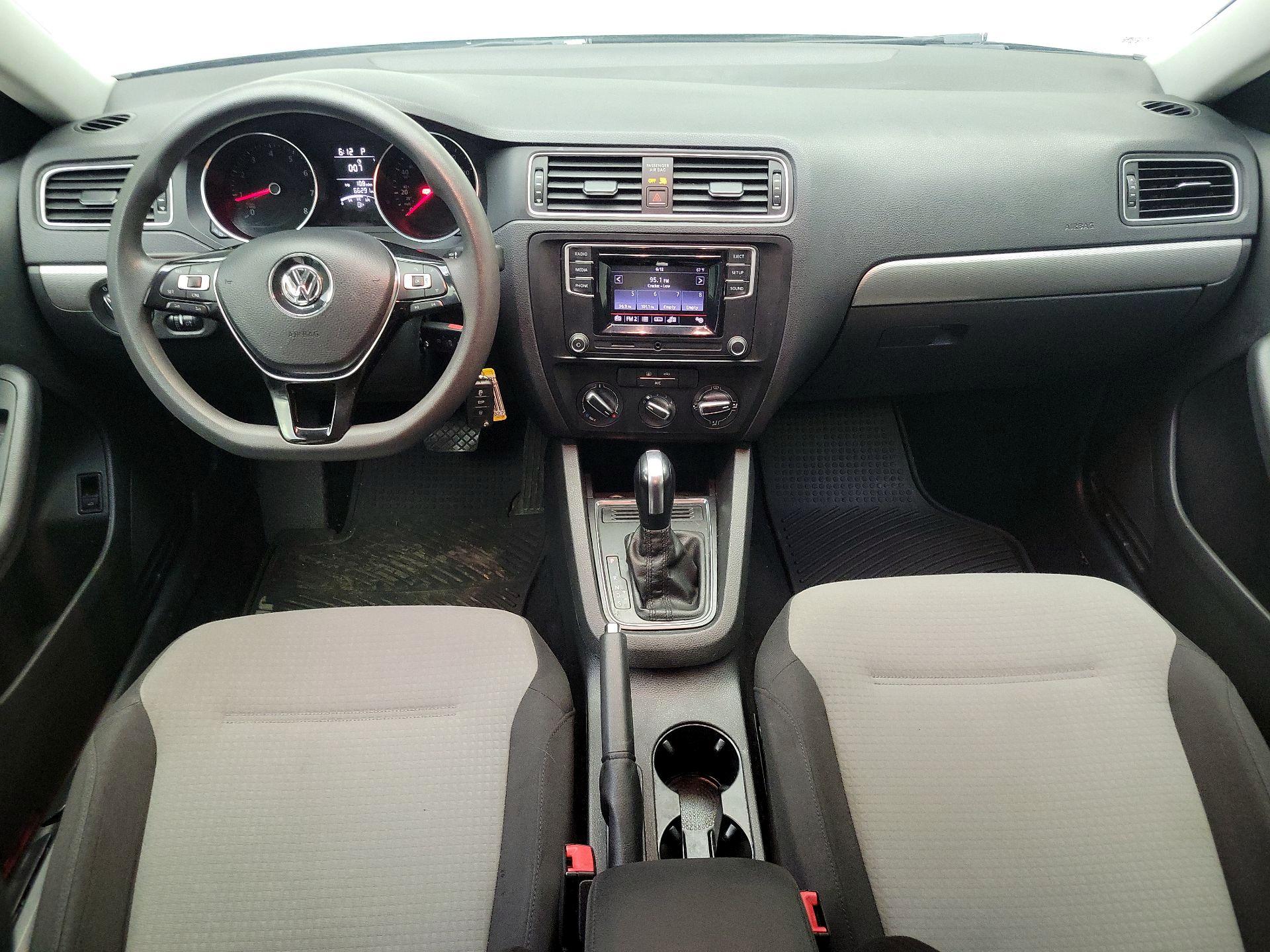 Thumbnail: 2017 Volkswagen Jetta - 9