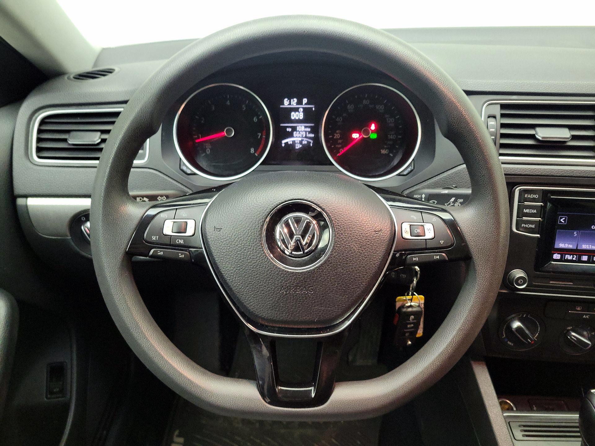 Thumbnail: 2017 Volkswagen Jetta - 10