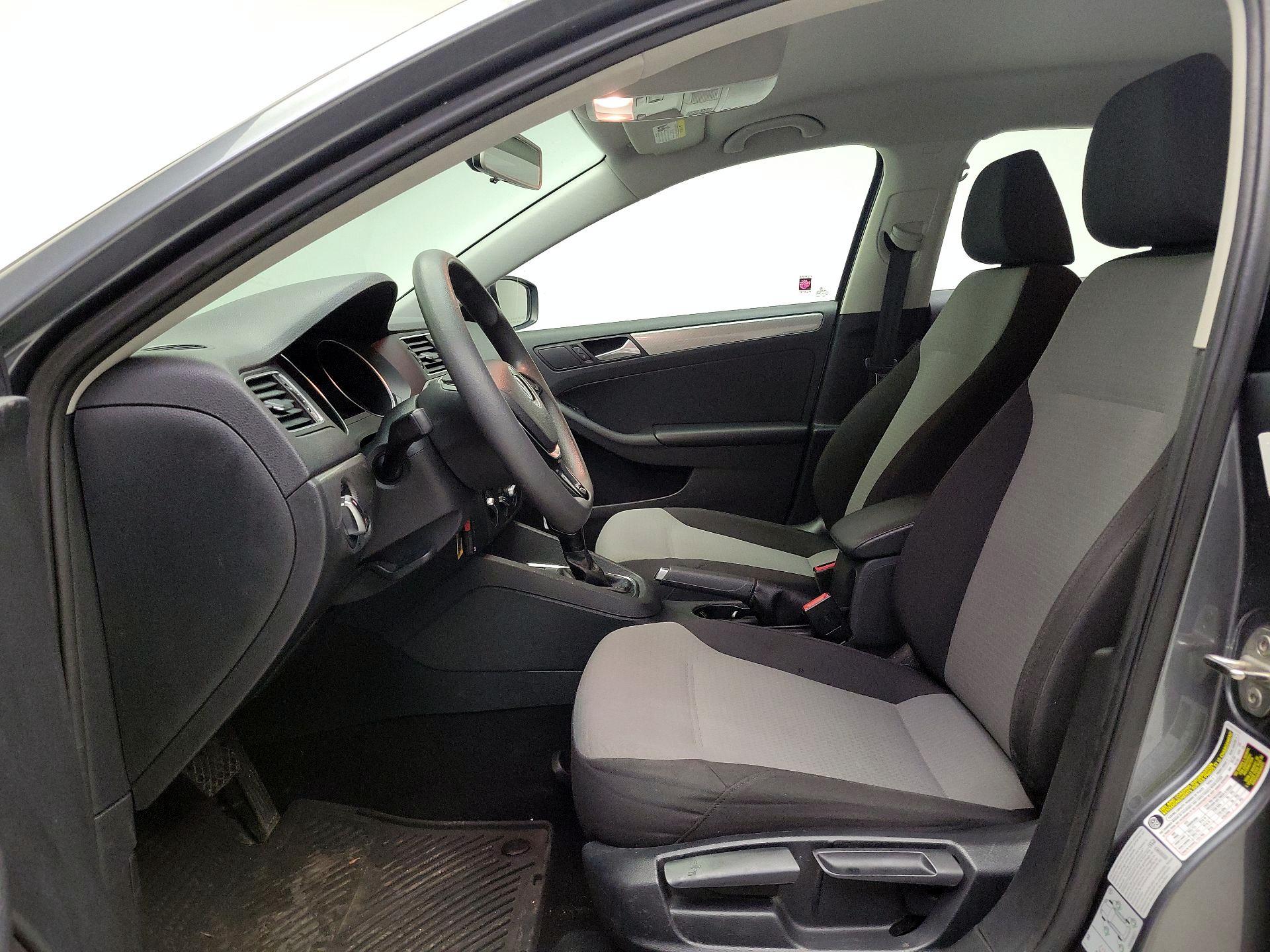 Thumbnail: 2017 Volkswagen Jetta - 11