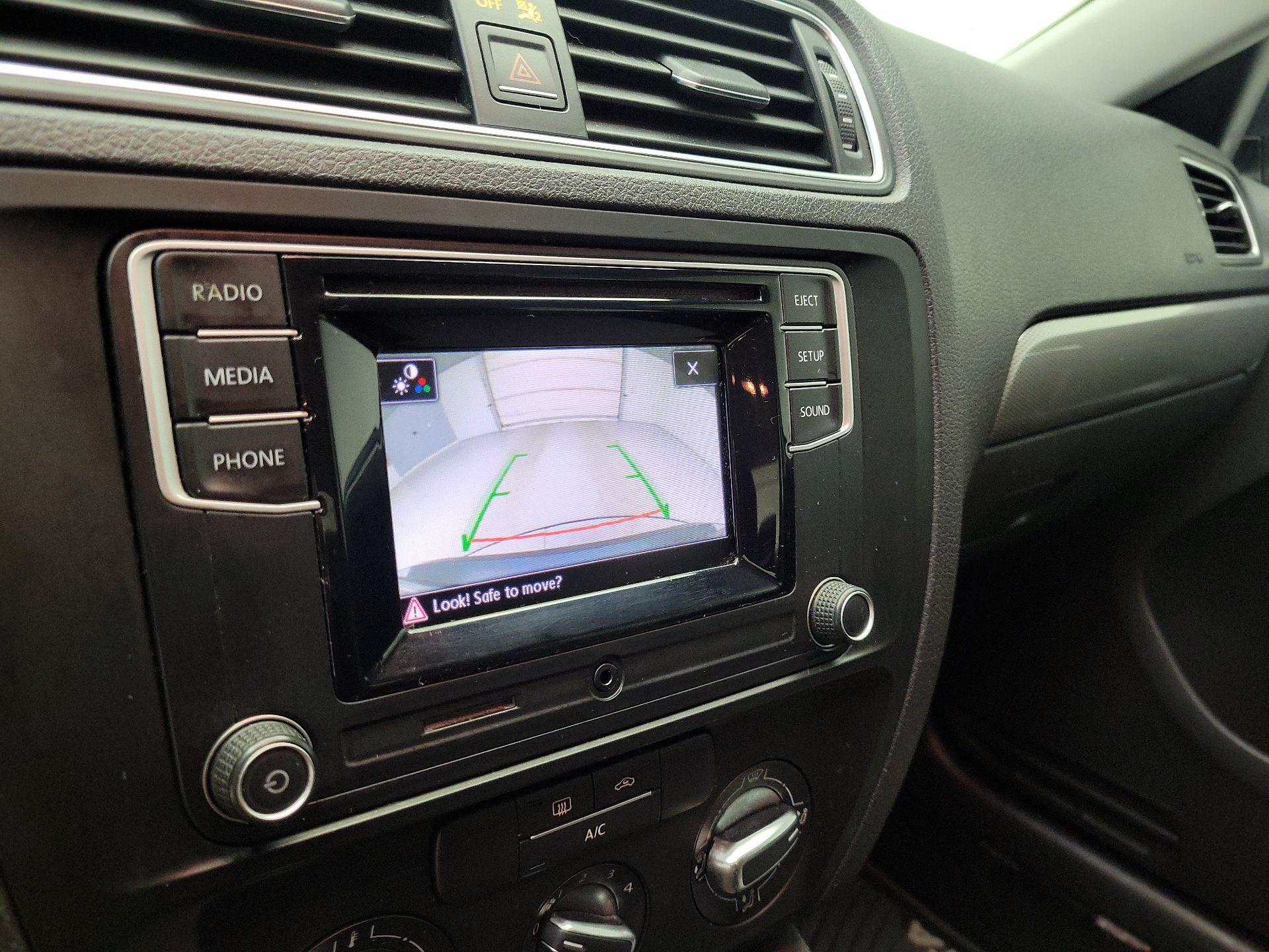 Thumbnail: 2017 Volkswagen Jetta - 14