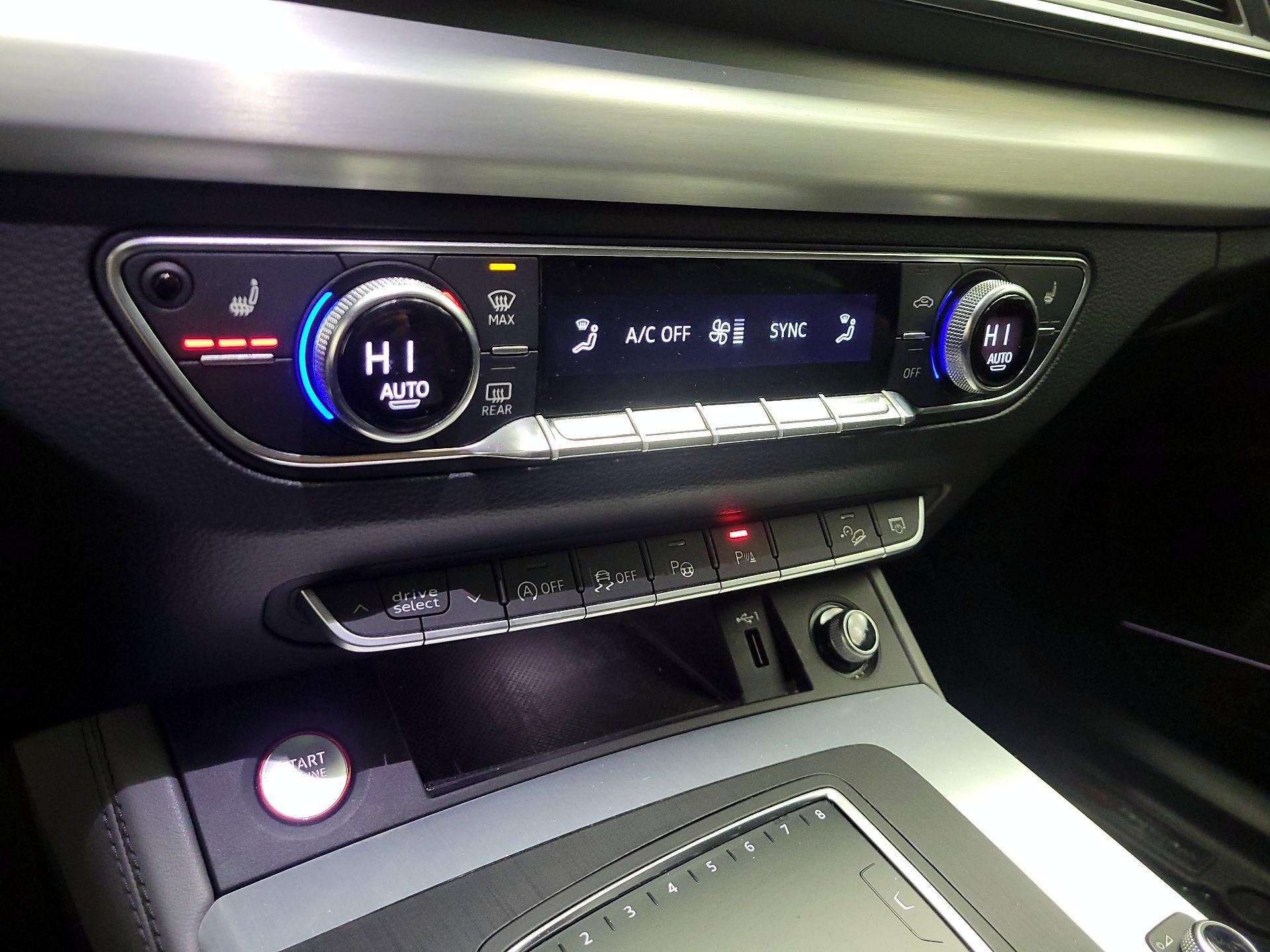 Thumbnail: 2019 Audi SQ5 - 16