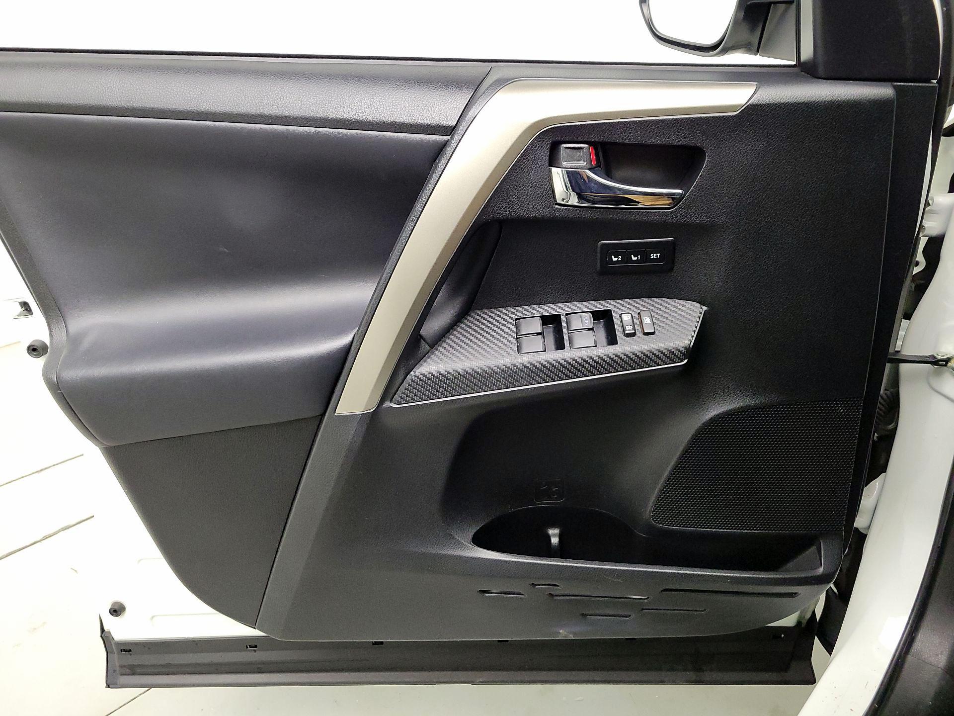 Thumbnail: 2015 Toyota RAV4 - 12