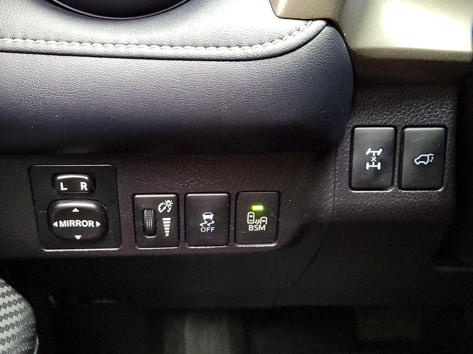 Thumbnail: 2015 Toyota RAV4 - 13