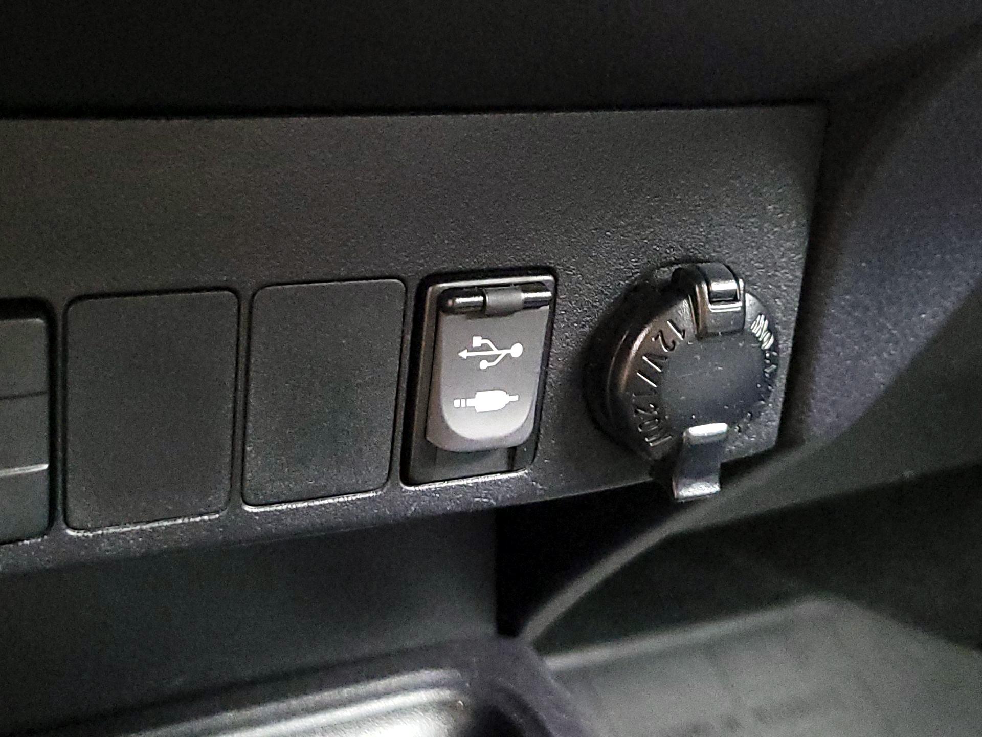 Thumbnail: 2015 Toyota RAV4 - 18