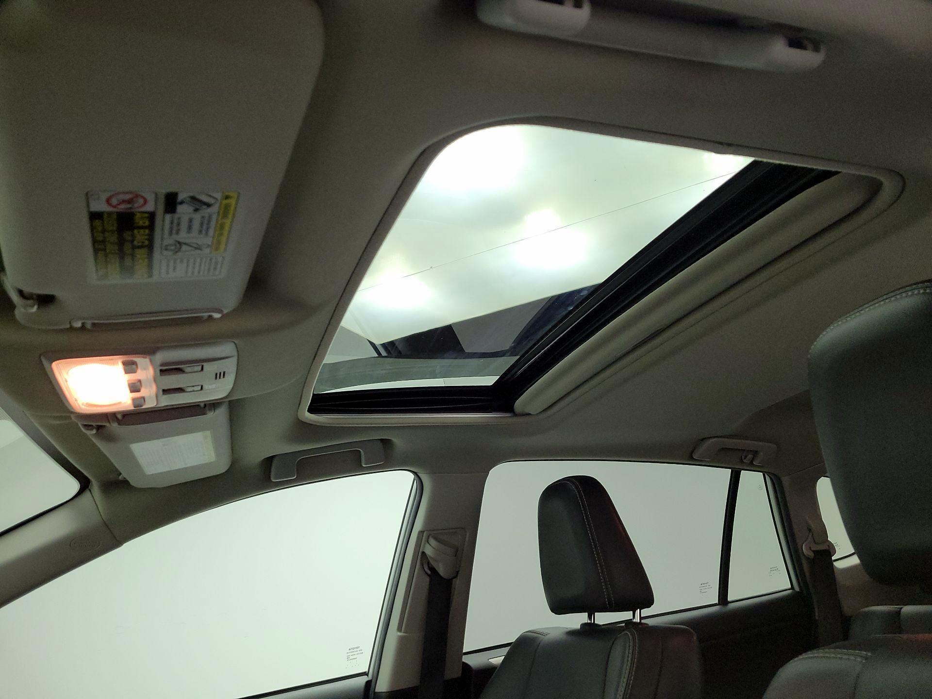 Thumbnail: 2015 Toyota RAV4 - 19