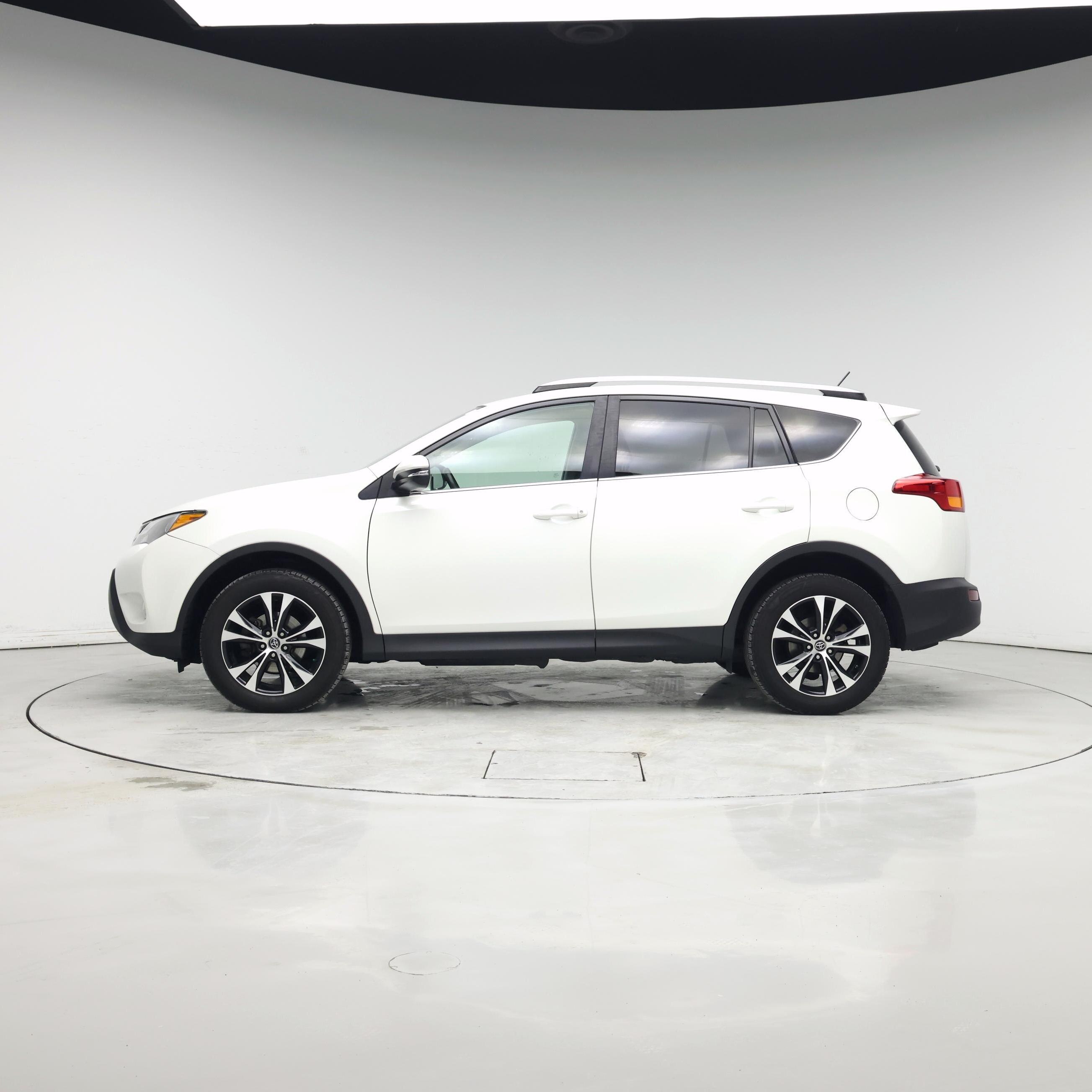 Thumbnail: 2015 Toyota RAV4 - 3