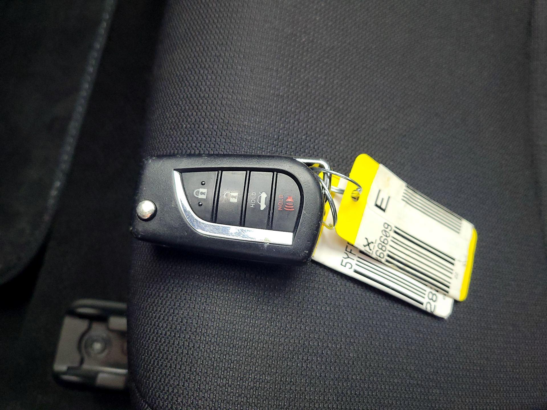 Thumbnail: 2022 Toyota Corolla - 18