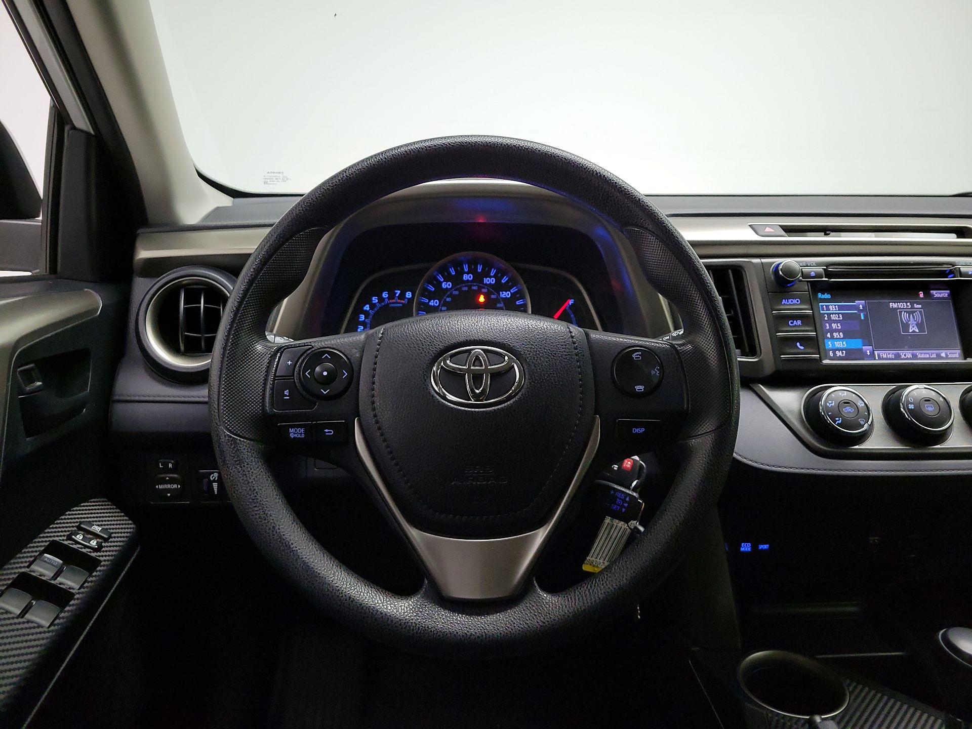 Thumbnail: 2015 Toyota RAV4 - 10