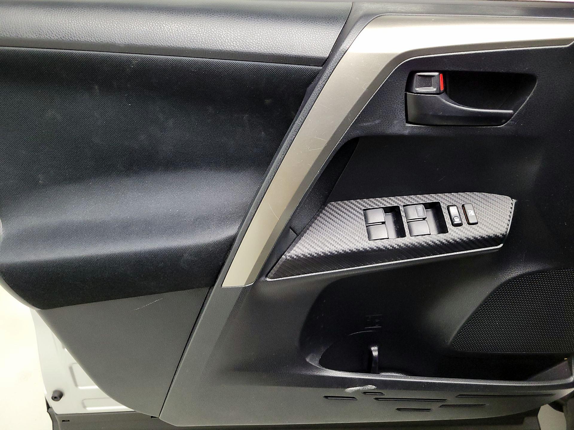 Thumbnail: 2015 Toyota RAV4 - 12