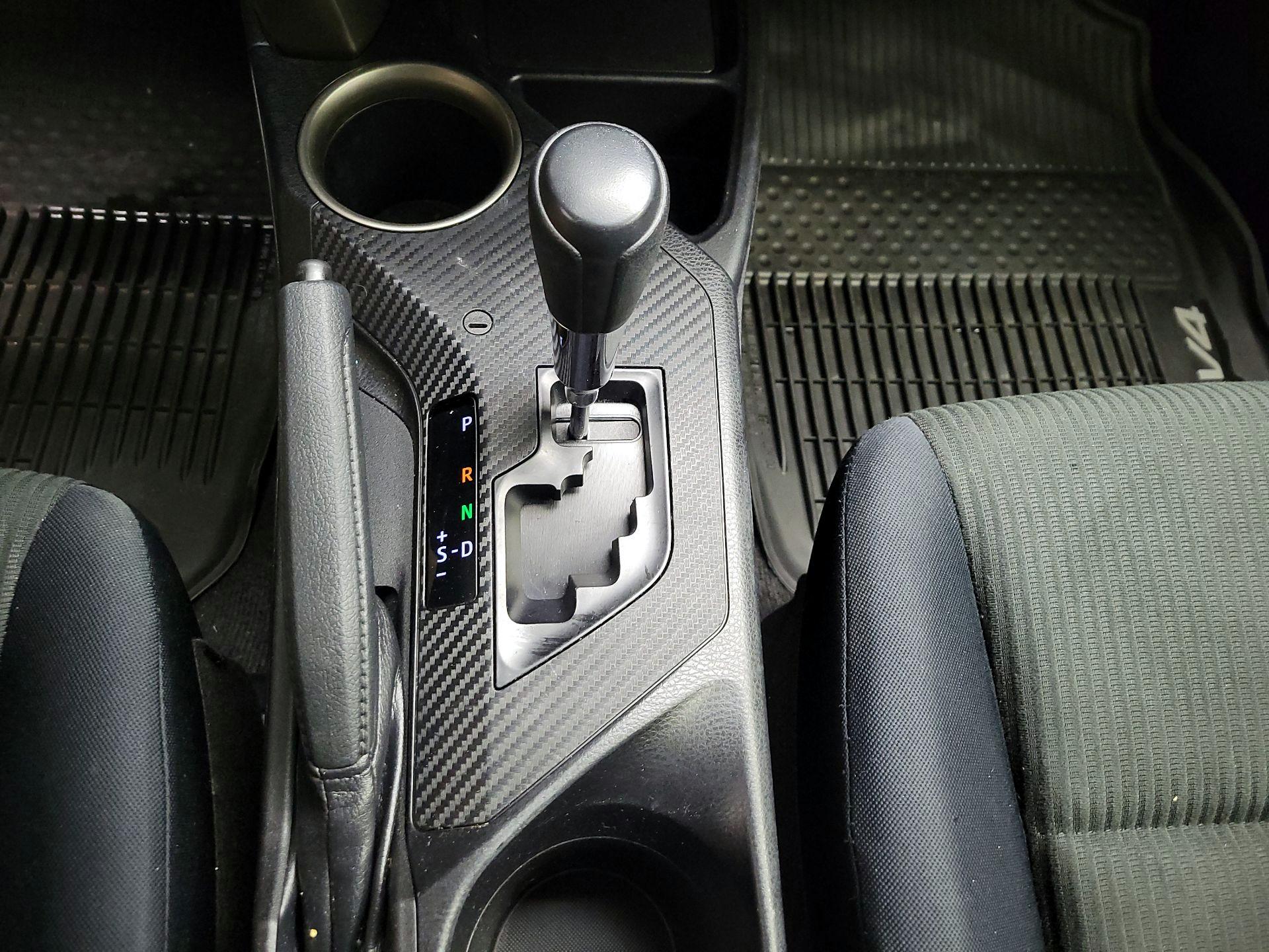 Thumbnail: 2015 Toyota RAV4 - 17