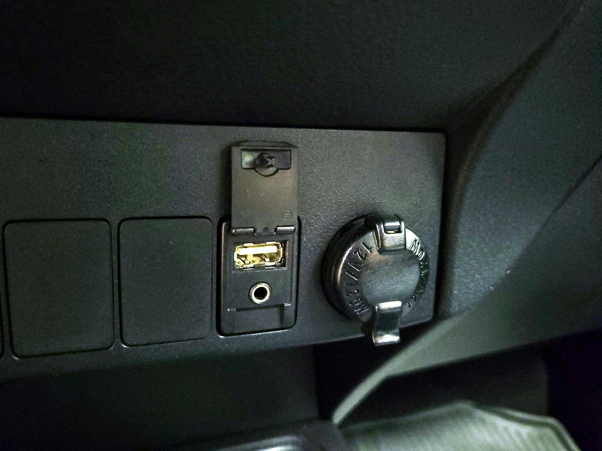 Thumbnail: 2015 Toyota RAV4 - 18