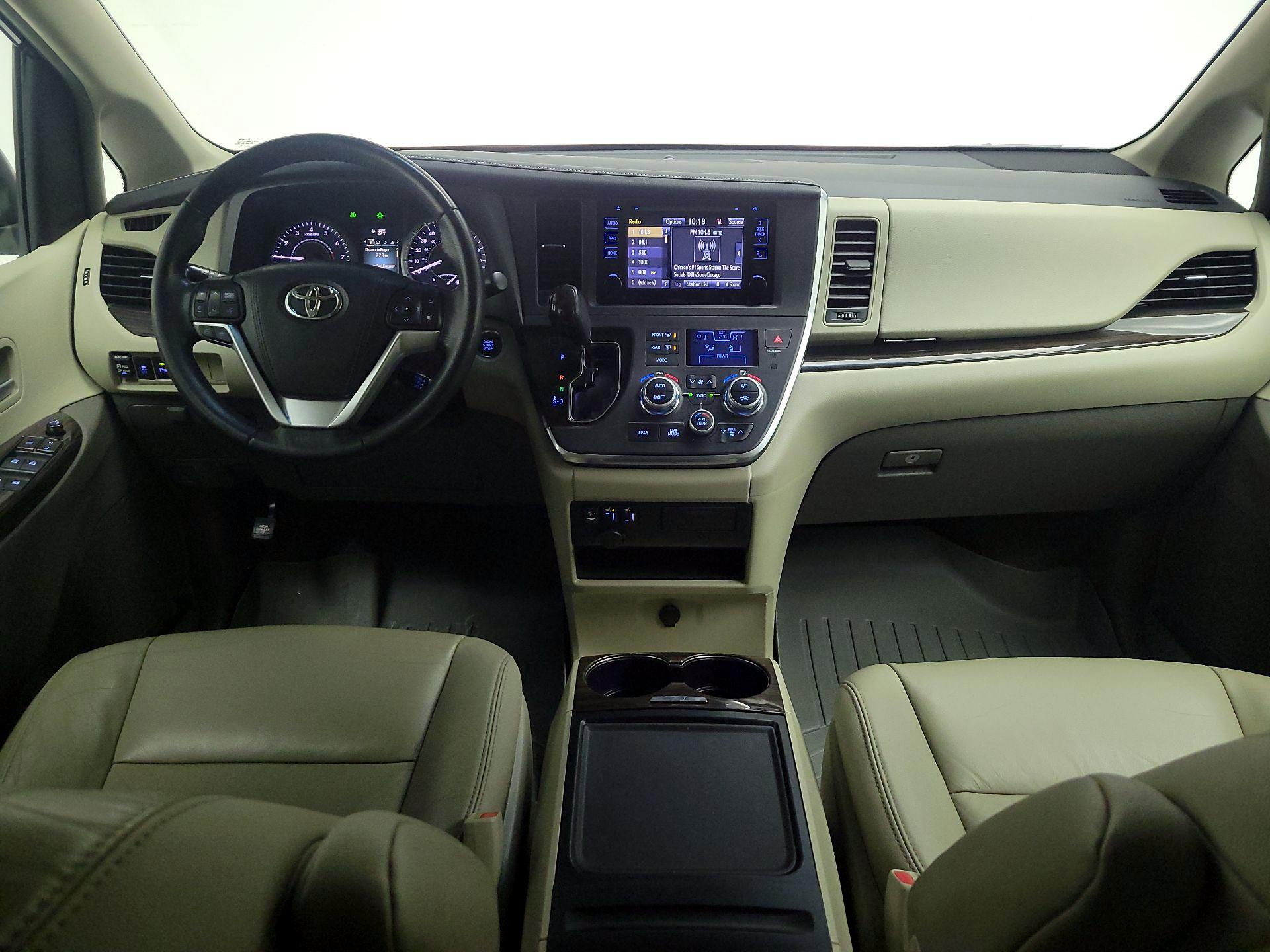 Thumbnail: 2016 Toyota Sienna - 9