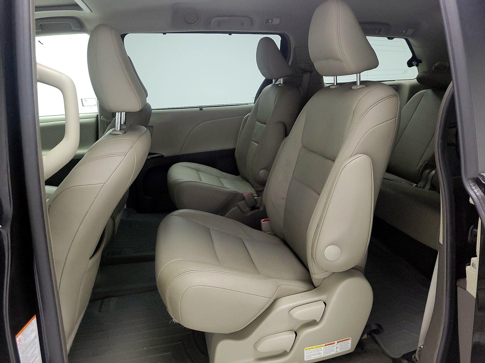 Thumbnail: 2016 Toyota Sienna - 17