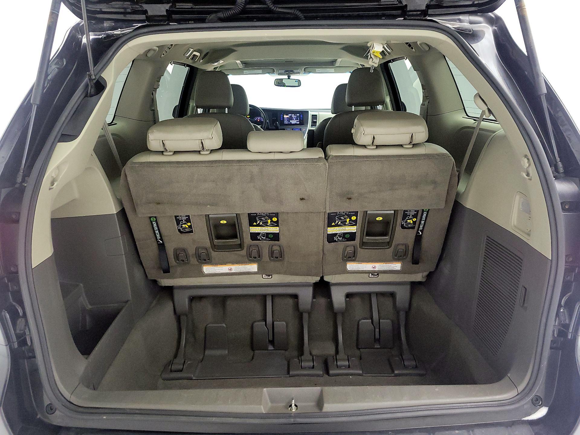 Thumbnail: 2016 Toyota Sienna - 19