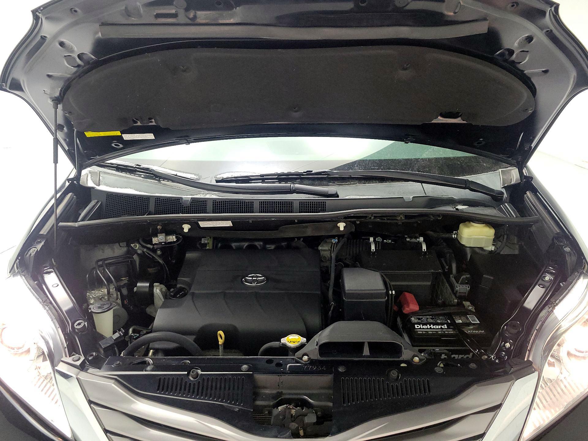 Thumbnail: 2016 Toyota Sienna - 20