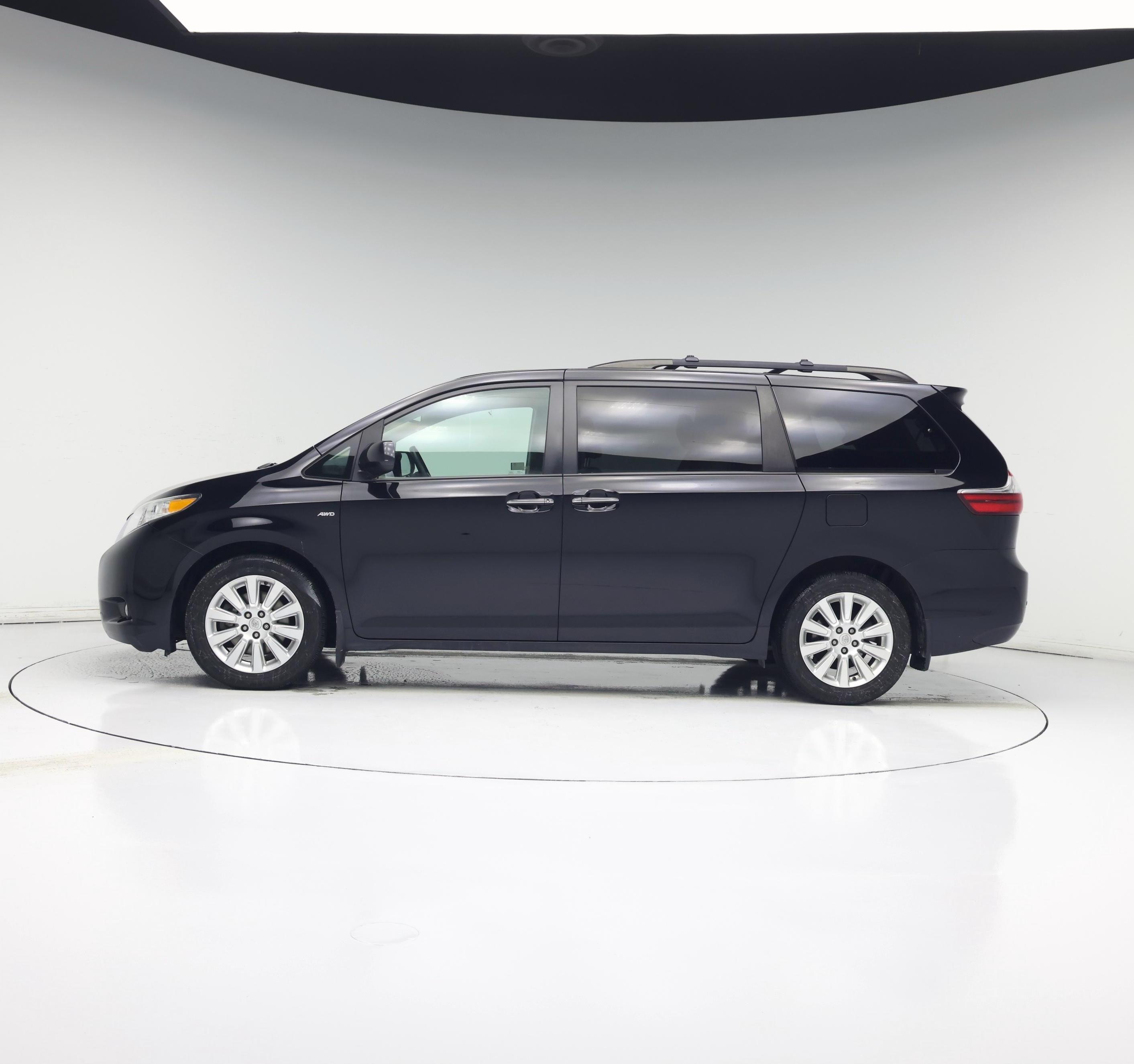 Thumbnail: 2016 Toyota Sienna - 3