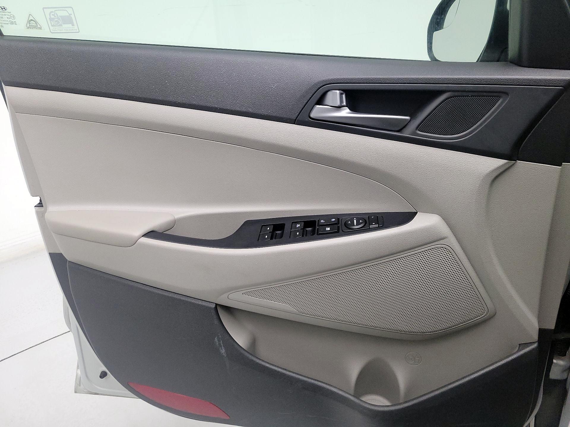 Thumbnail: 2016 Hyundai Tucson - 12