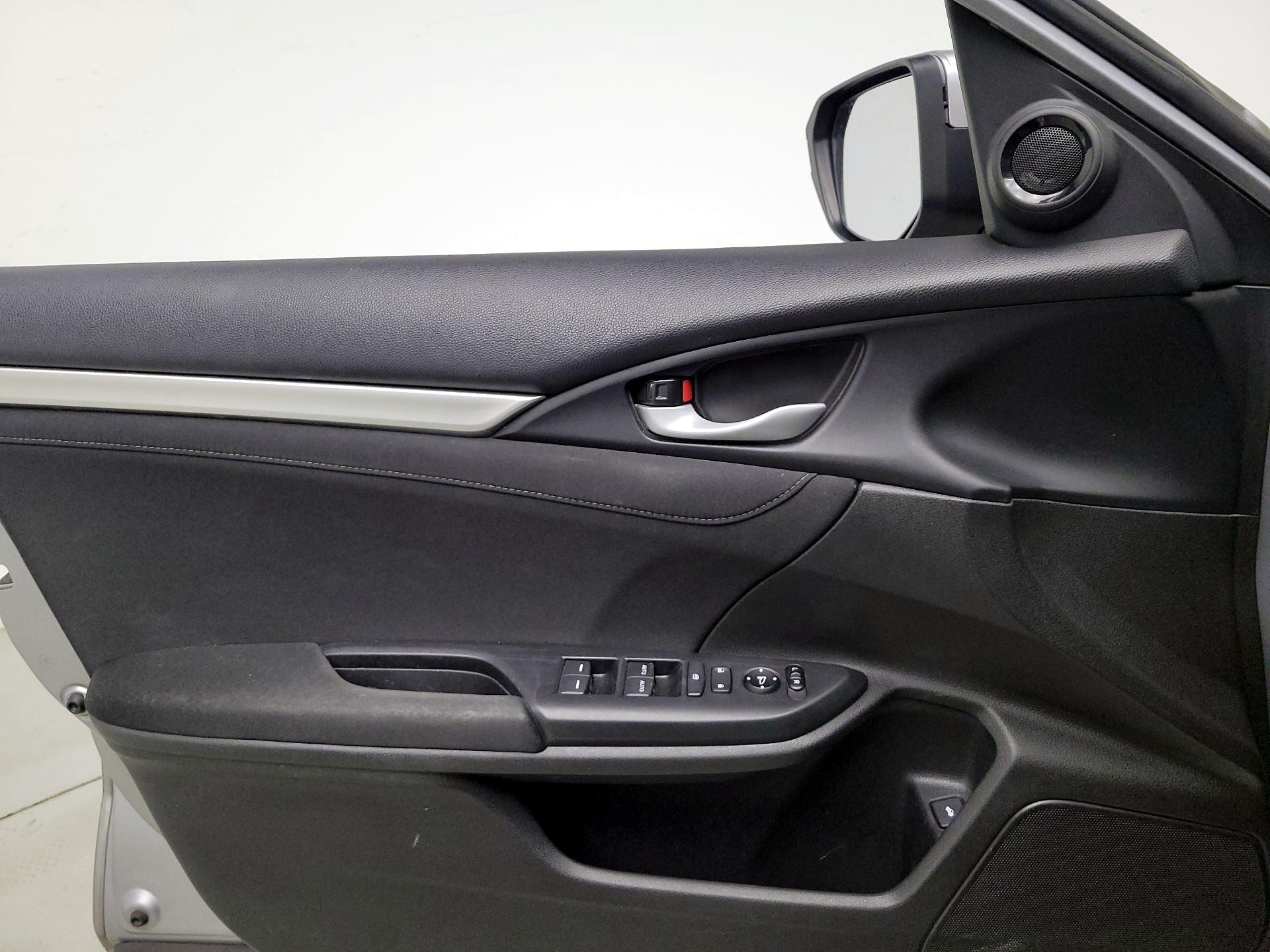 Thumbnail: 2016 Honda Civic - 12