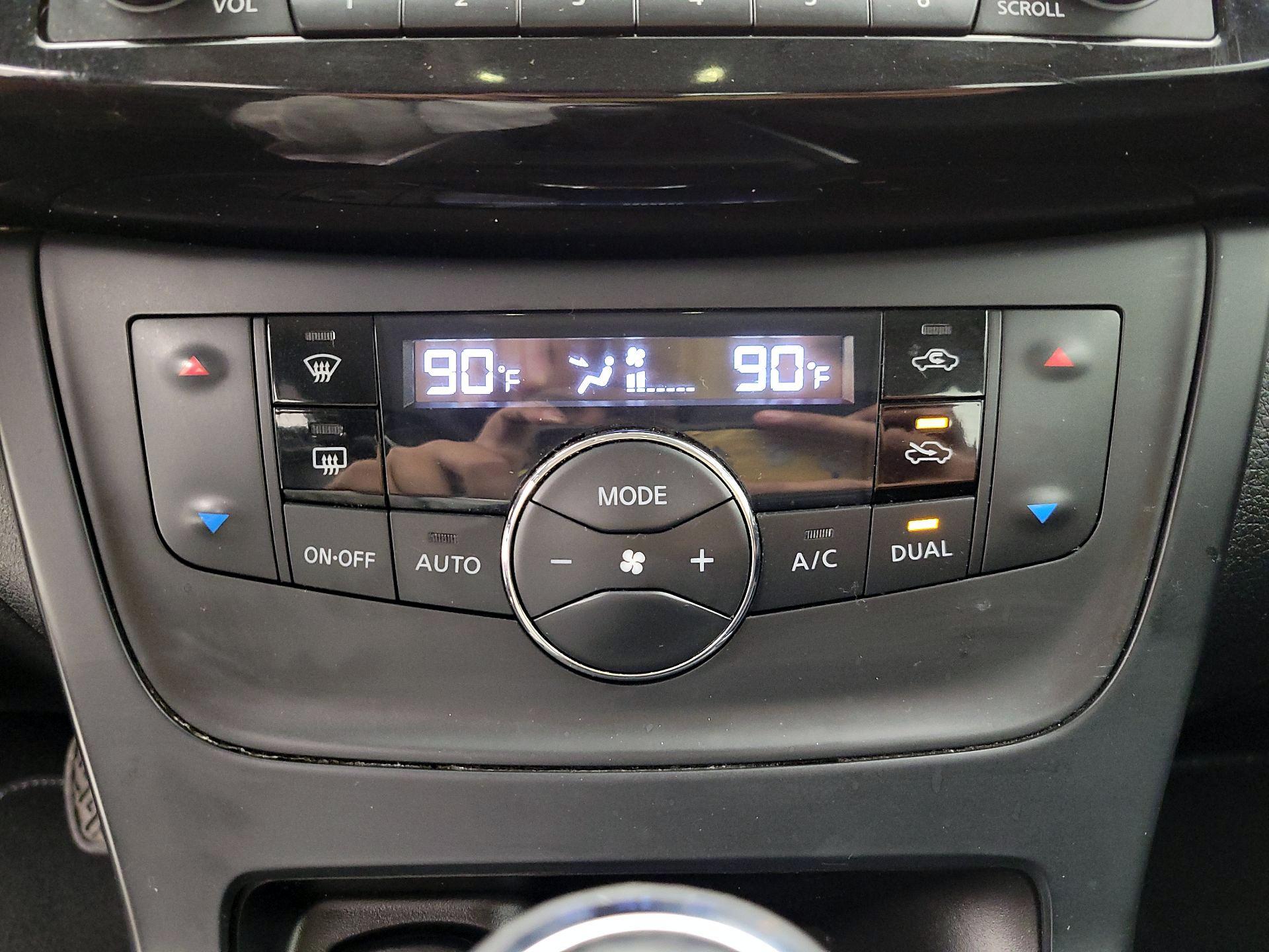 Thumbnail: 2018 Nissan Sentra - 16