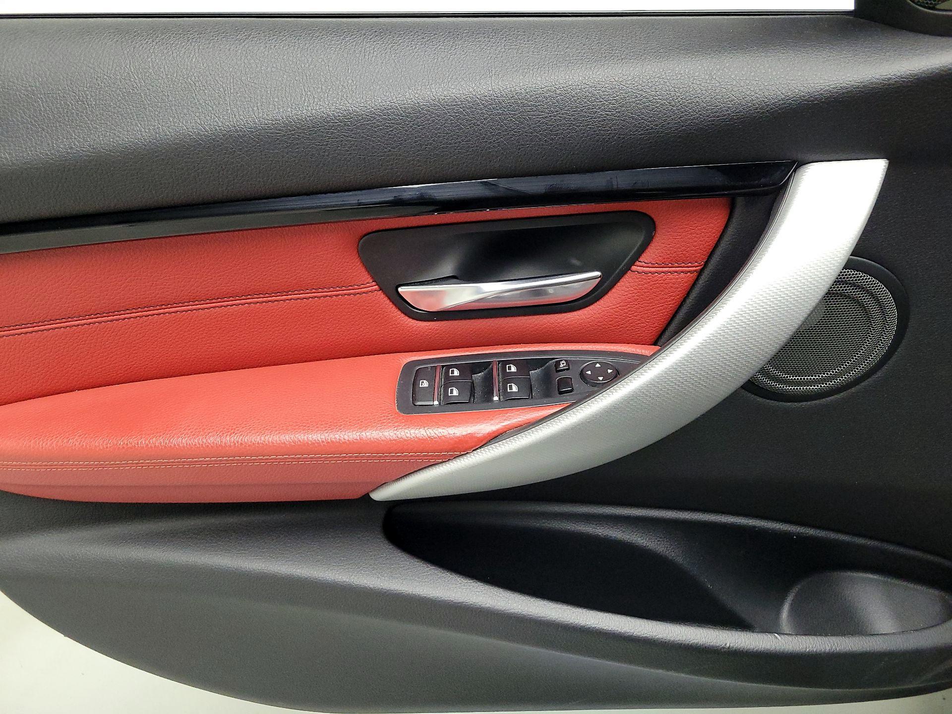 Thumbnail: 2016 BMW 3 Series - 12