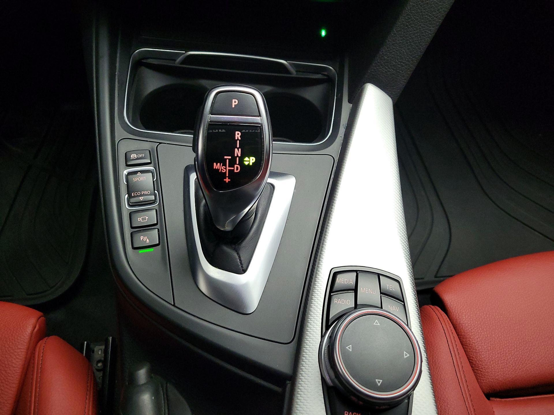 Thumbnail: 2016 BMW 3 Series - 17