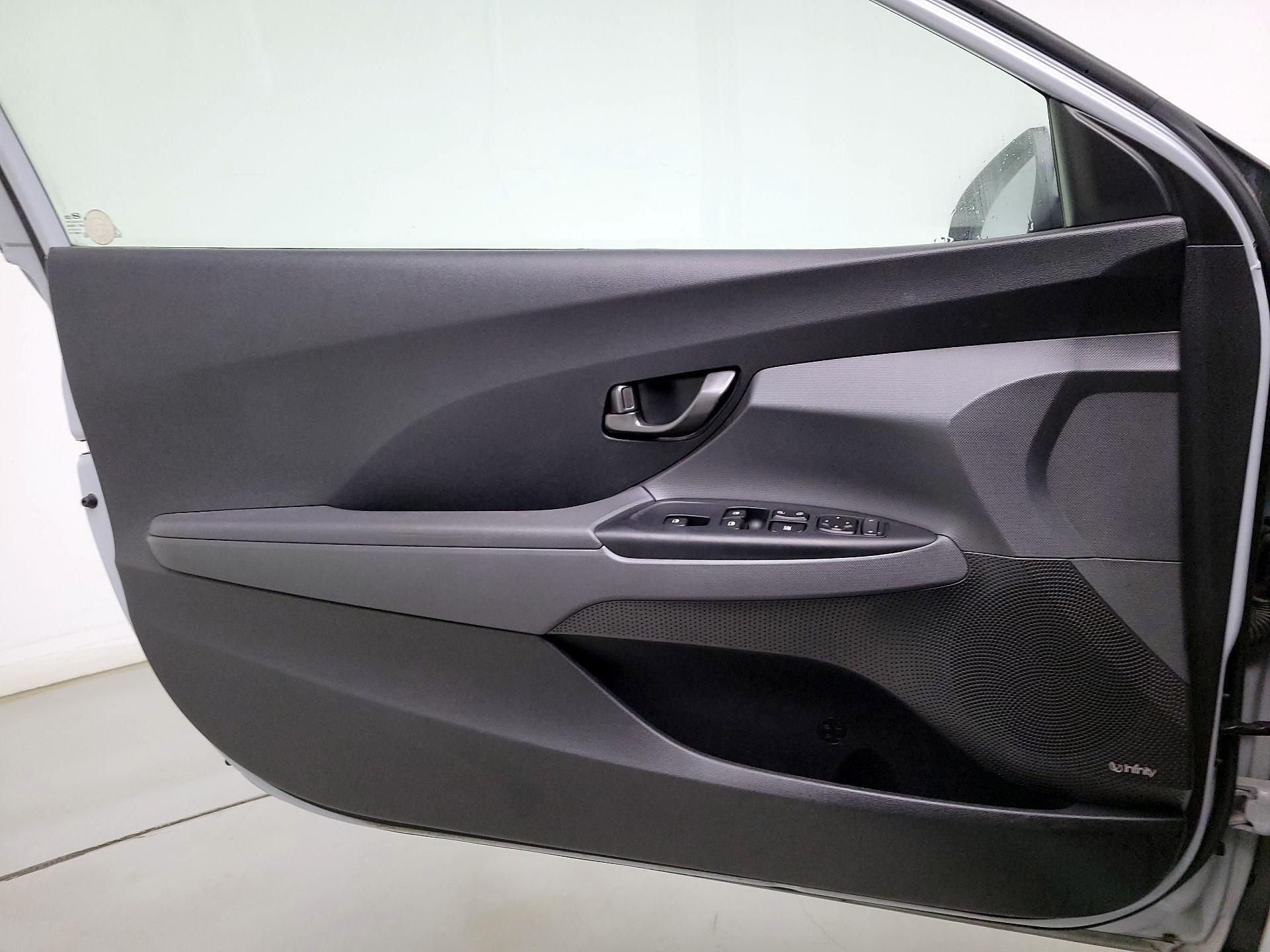 Thumbnail: 2020 Hyundai Veloster - 12