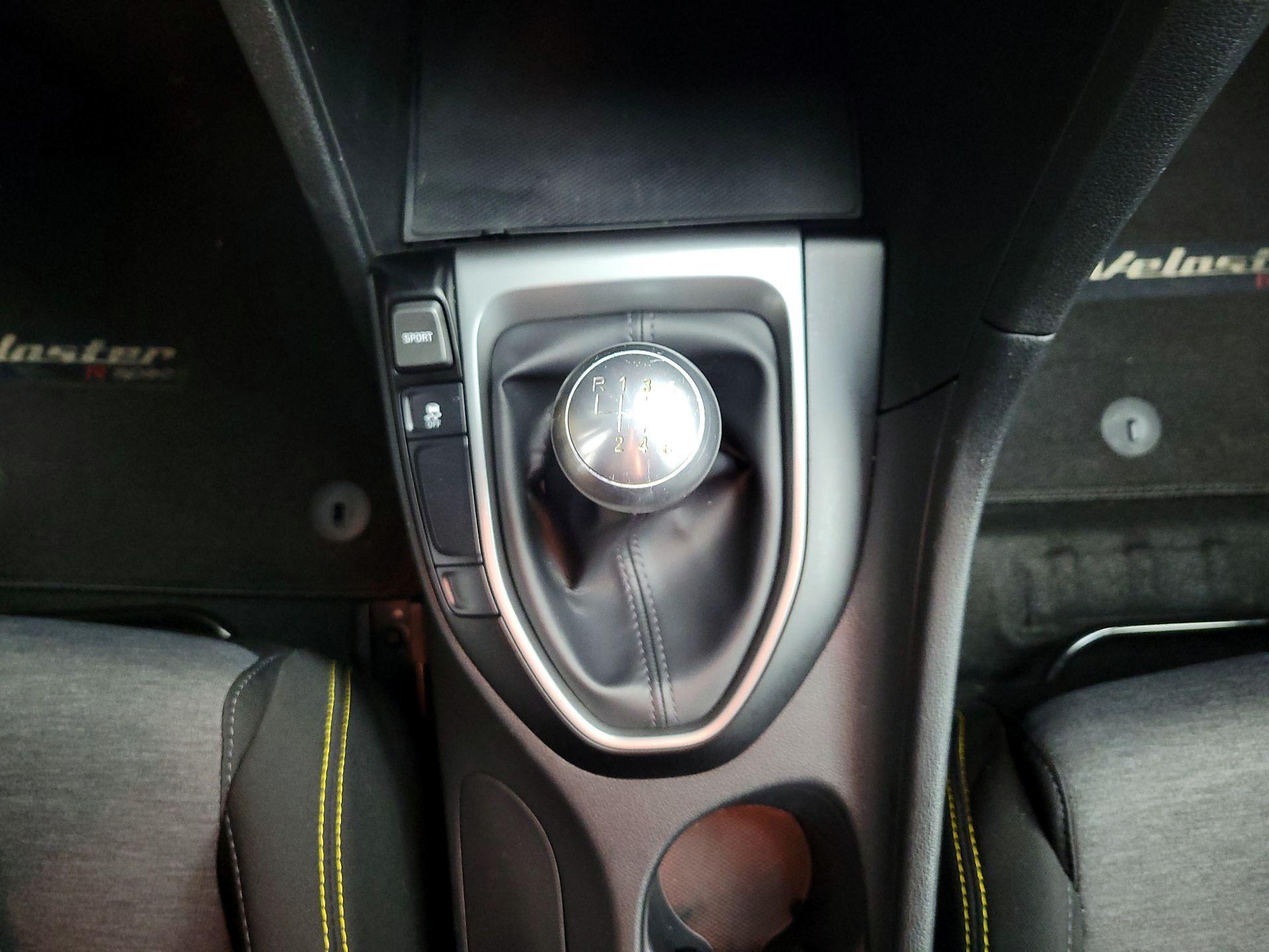 Thumbnail: 2020 Hyundai Veloster - 15